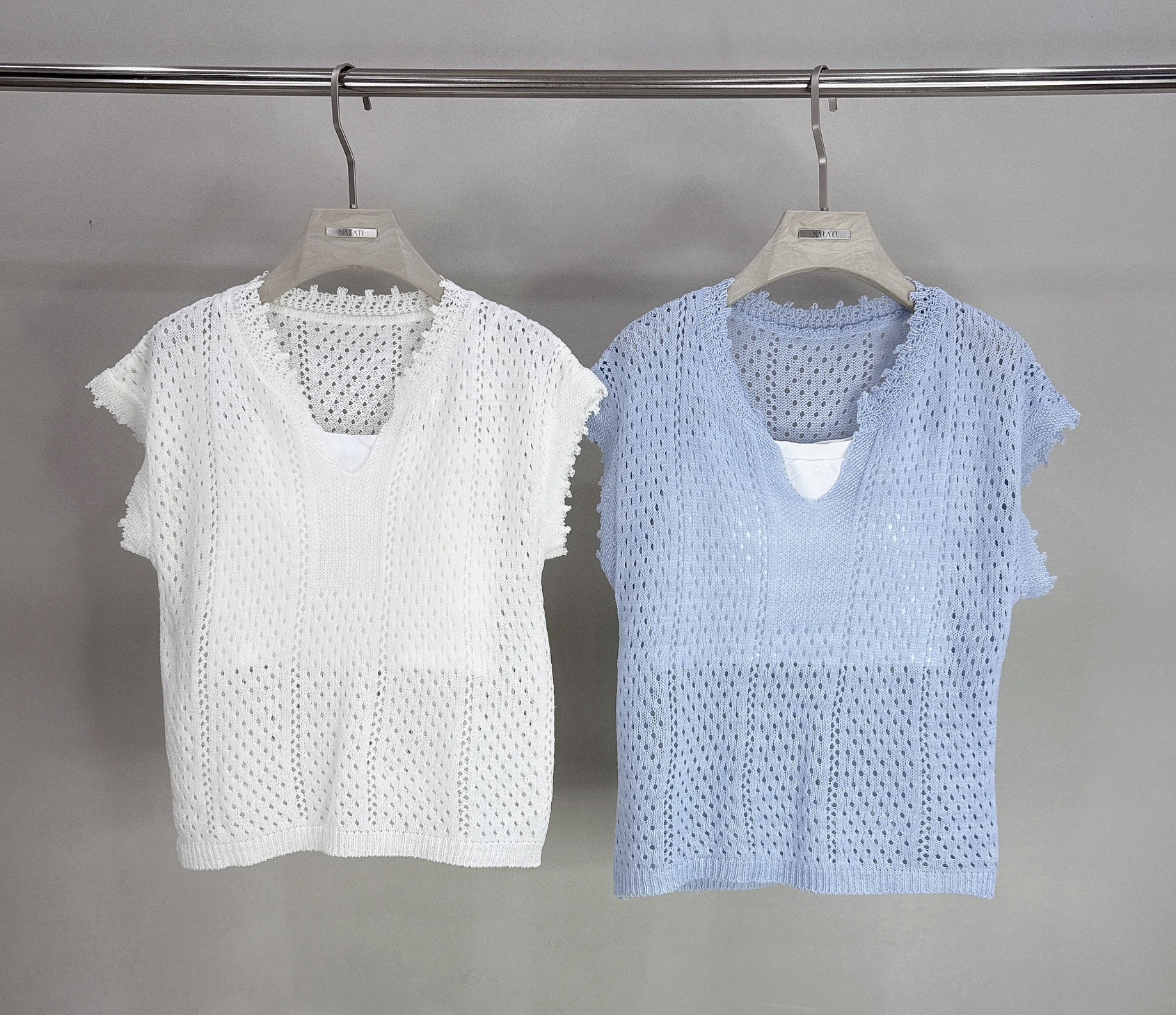 V領洞洞針織背心+小可愛