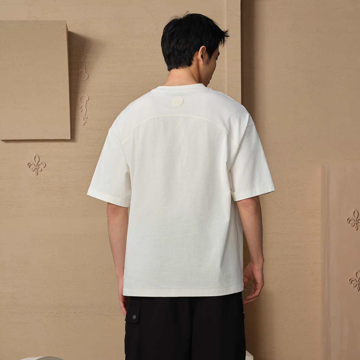 男裝 URBAN PALLADIUM LOGO 寬鬆落肩全棉口袋T裇