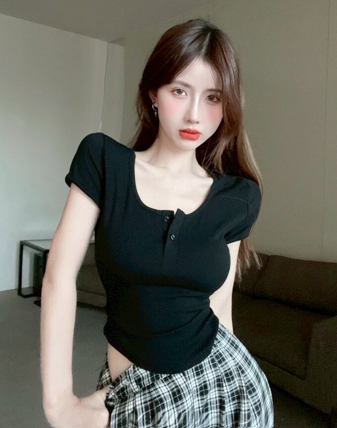 胸開釦側抓皺罩杯短版衣