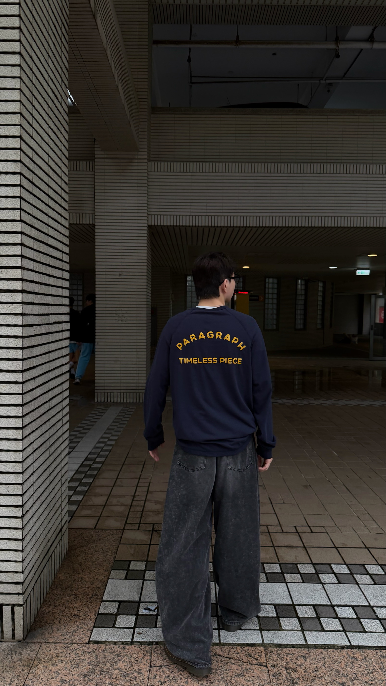 Paragraph圓領排扣刺繡T shirt