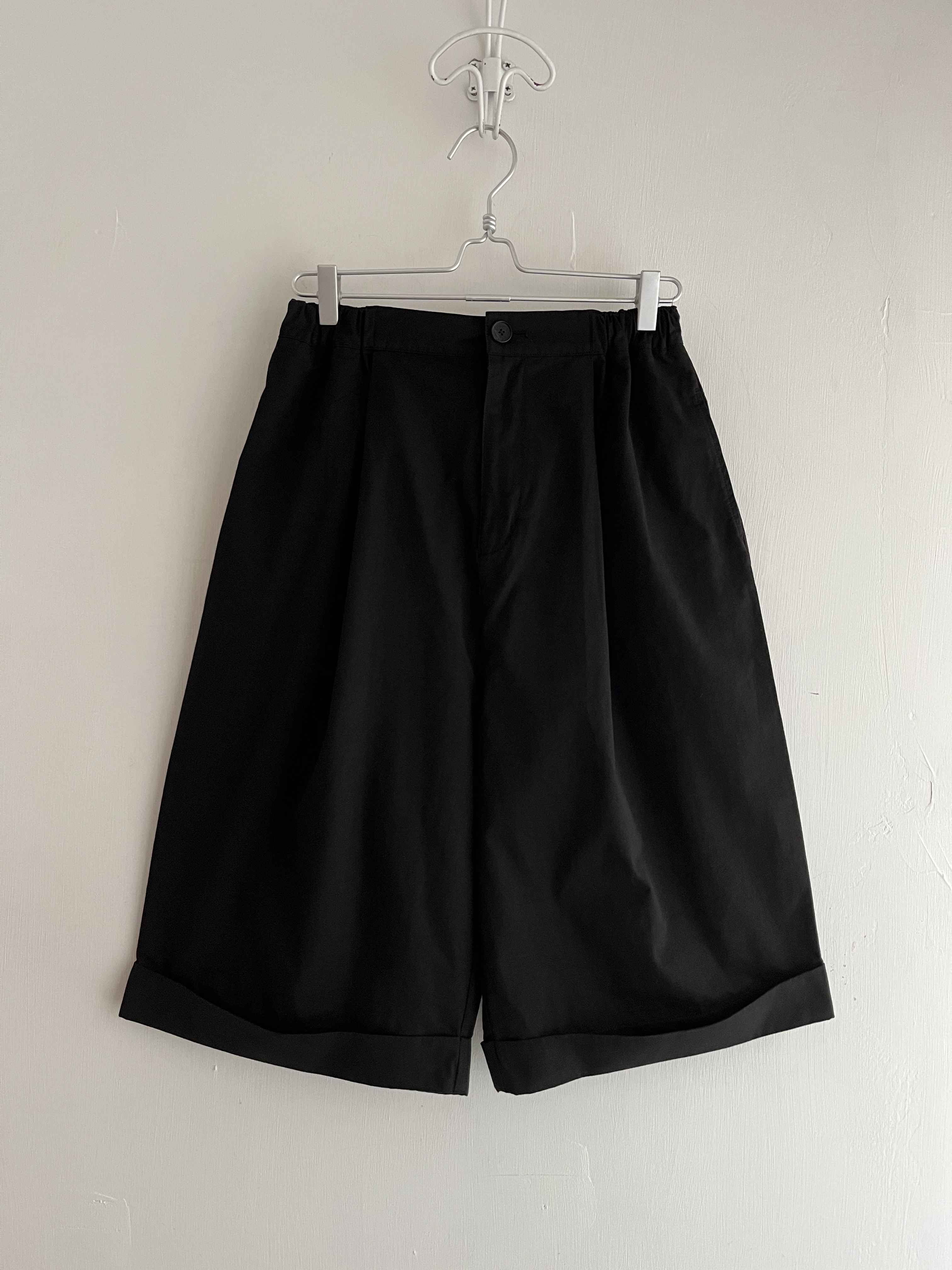 HEAVENLY黑色半橡筋短褲