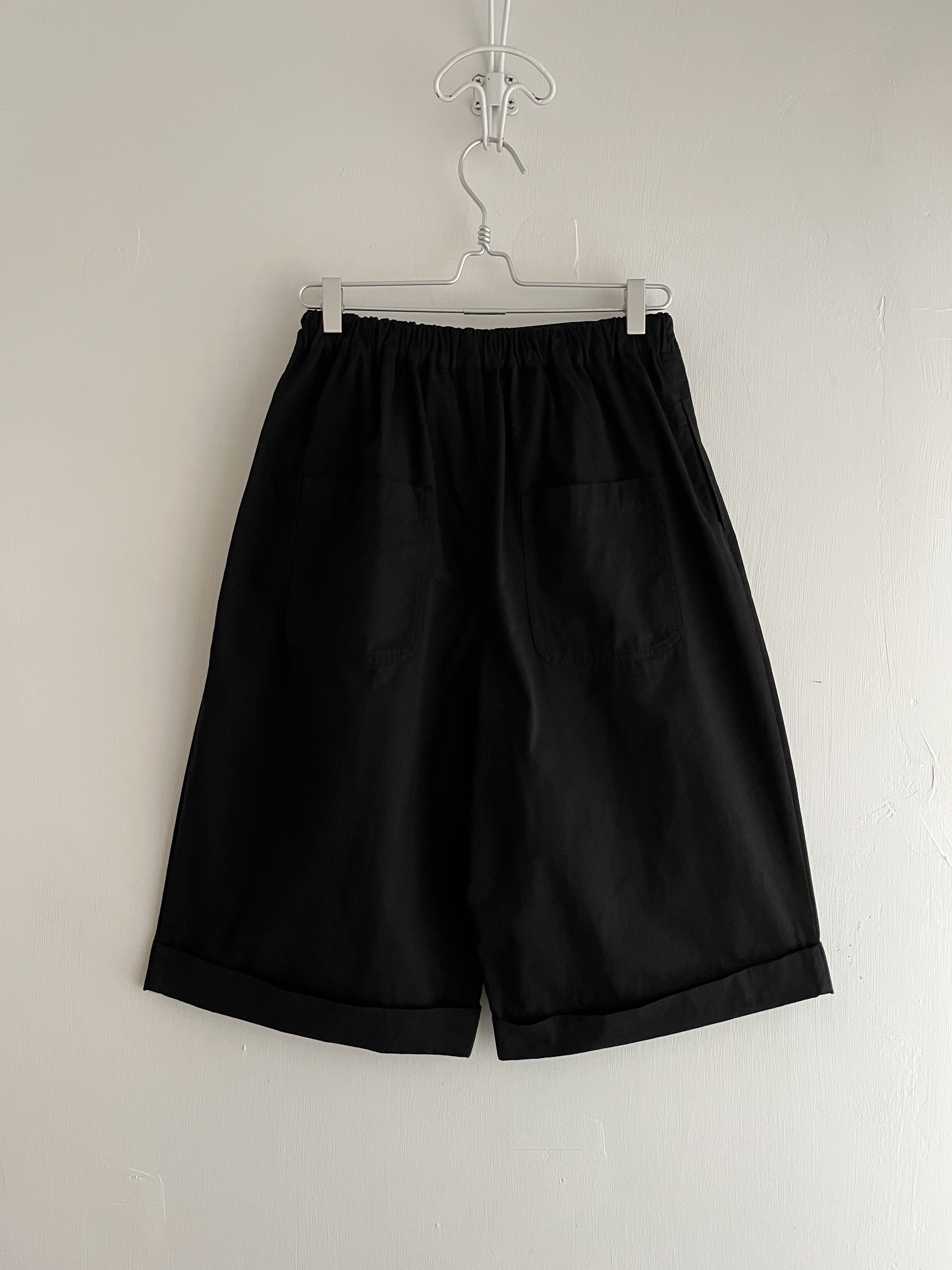 HEAVENLY黑色半橡筋短褲