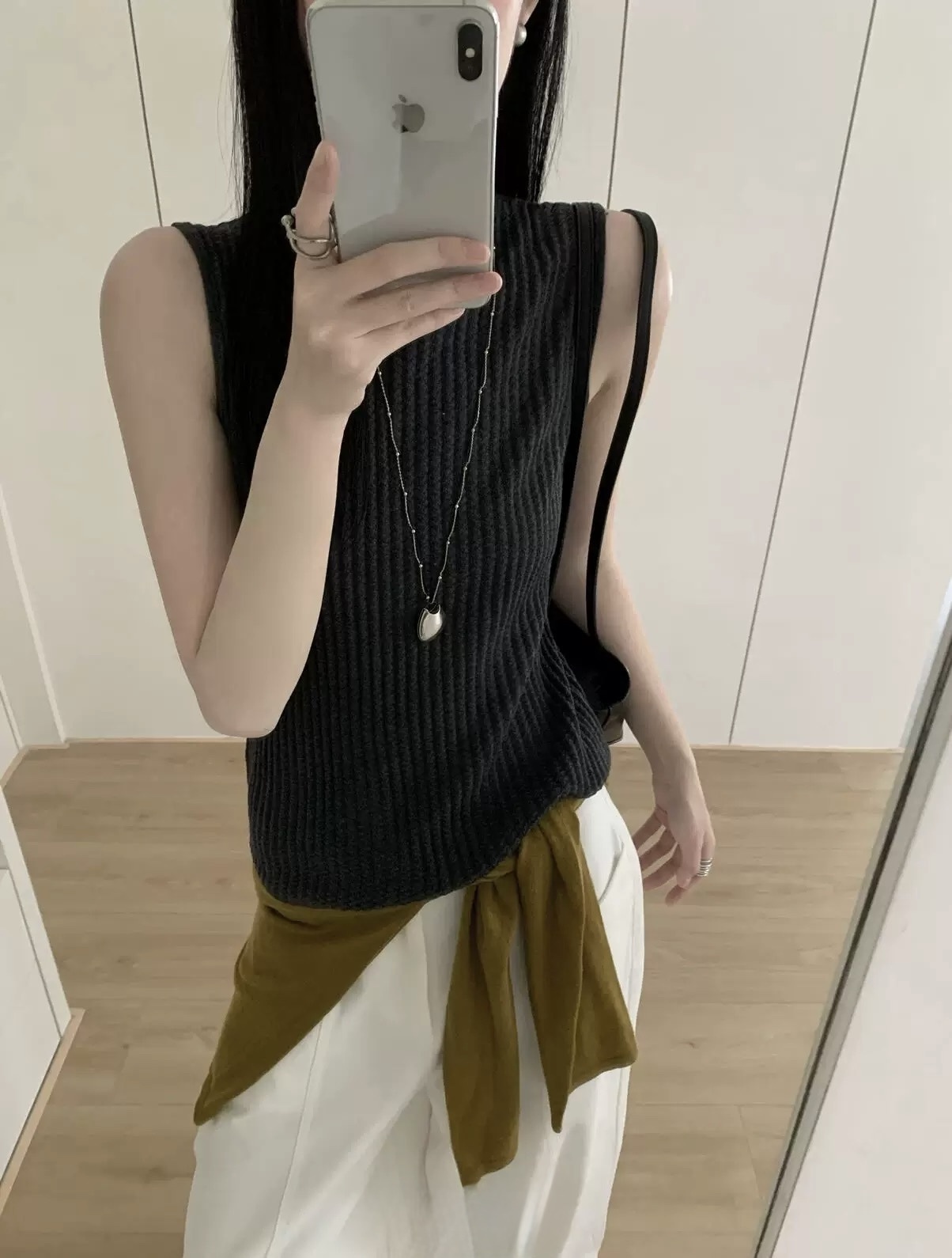 005 半高領肌理感無袖背心