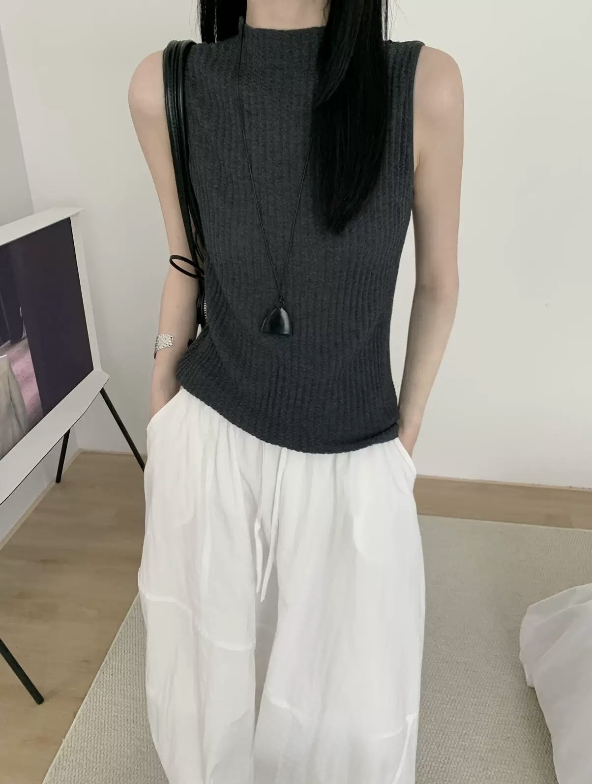 005 半高領肌理感無袖背心