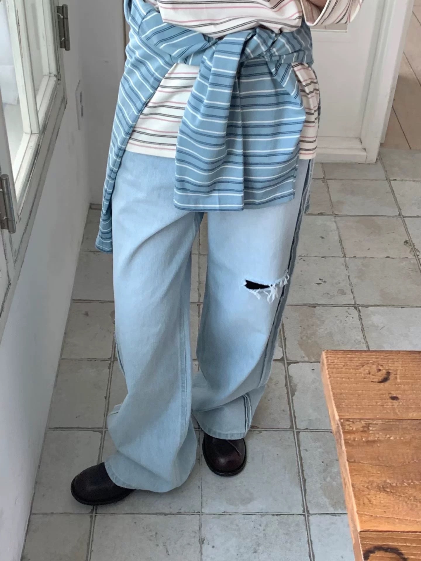 211 正韓膝蓋破洞寬鬆牛仔褲