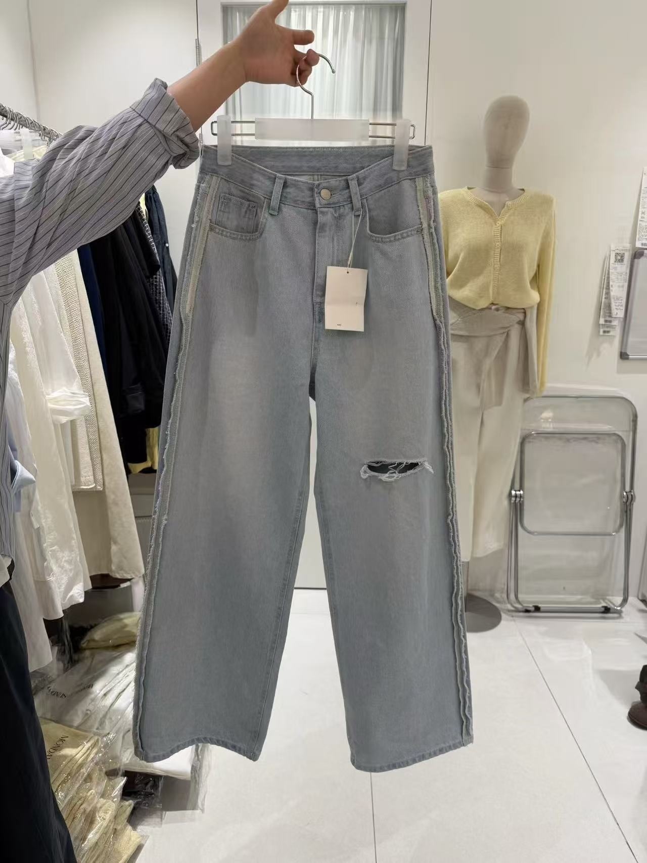 211 正韓膝蓋破洞寬鬆牛仔褲