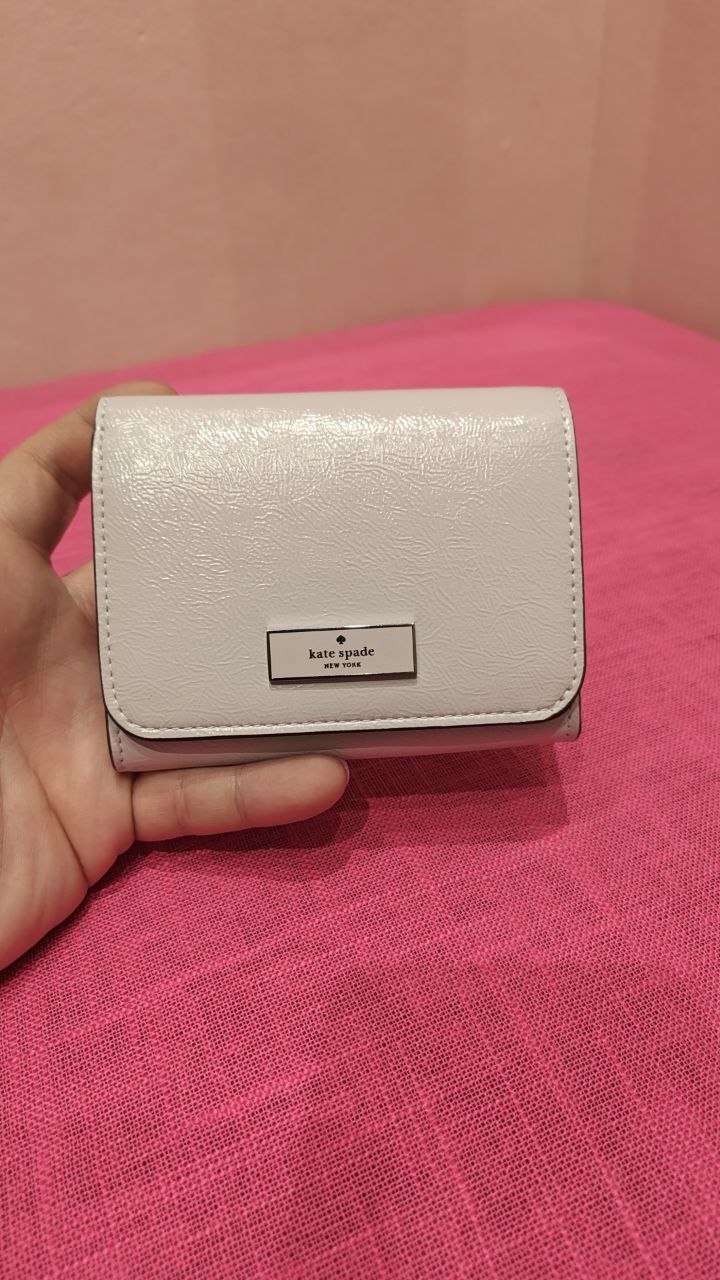 [U] KATE SPADE LILAC MOON KM547 BRIDGET CRINKLE PATENT SM LZIP, 196021682742 (UK285)