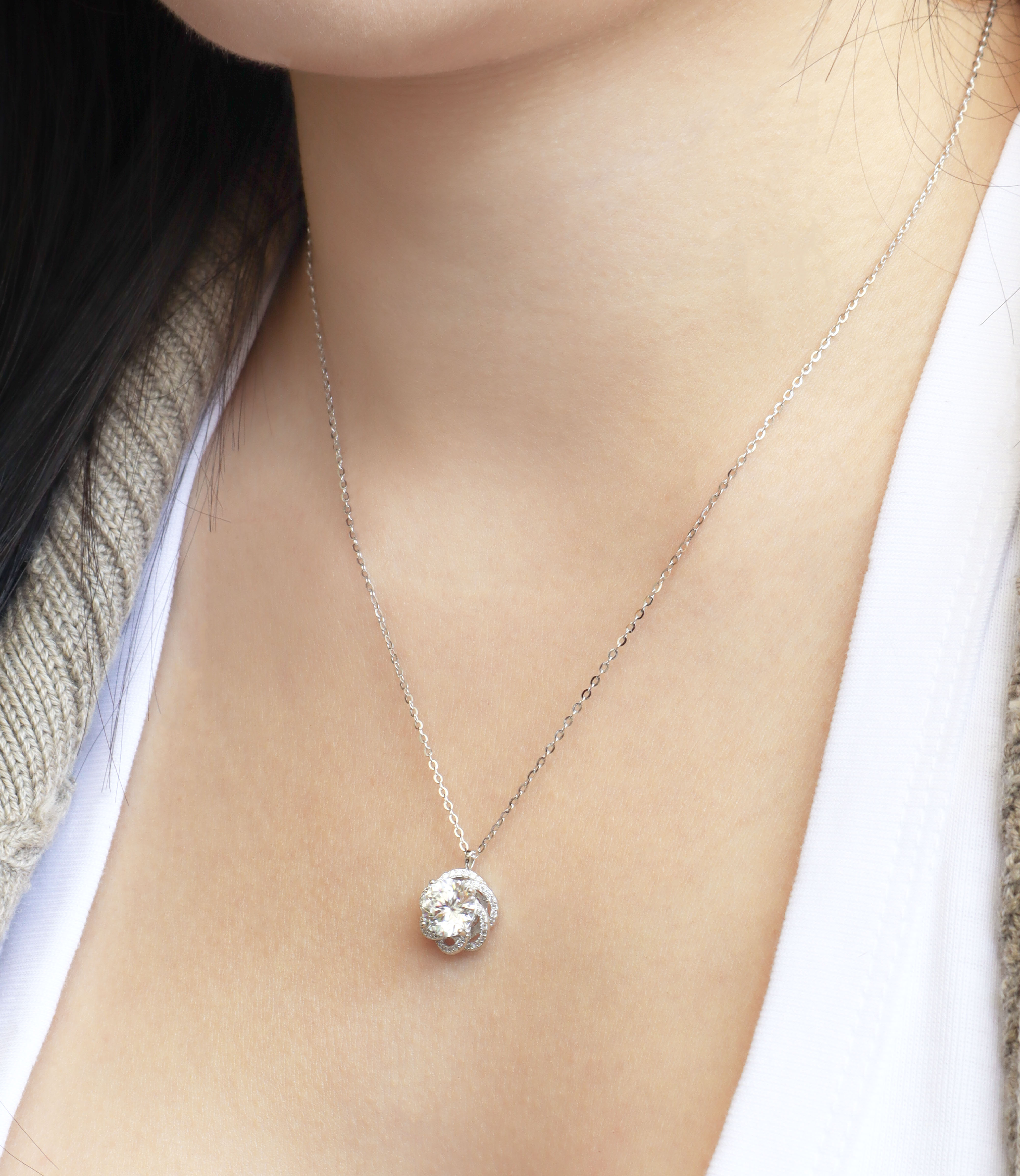 Silver/綻耀花蕊．莫桑石項鍊