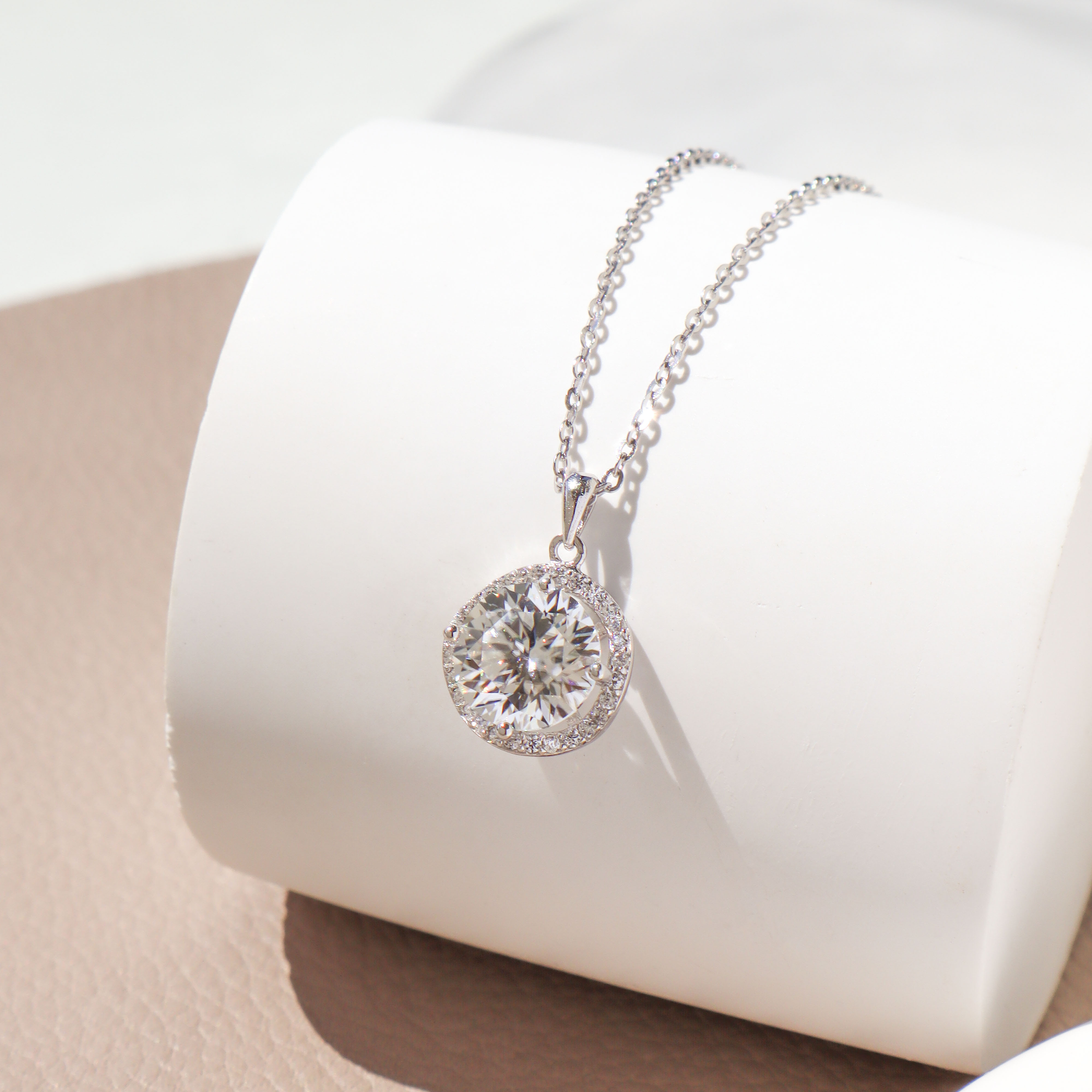 Silver/流線圓心．莫桑石項鍊