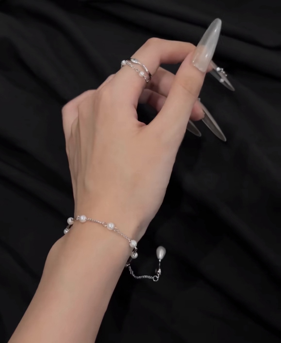 <經典推薦💖> Charles & Keith 小CK Corrine 珍珠手鍊 月光謐語🩶🌙