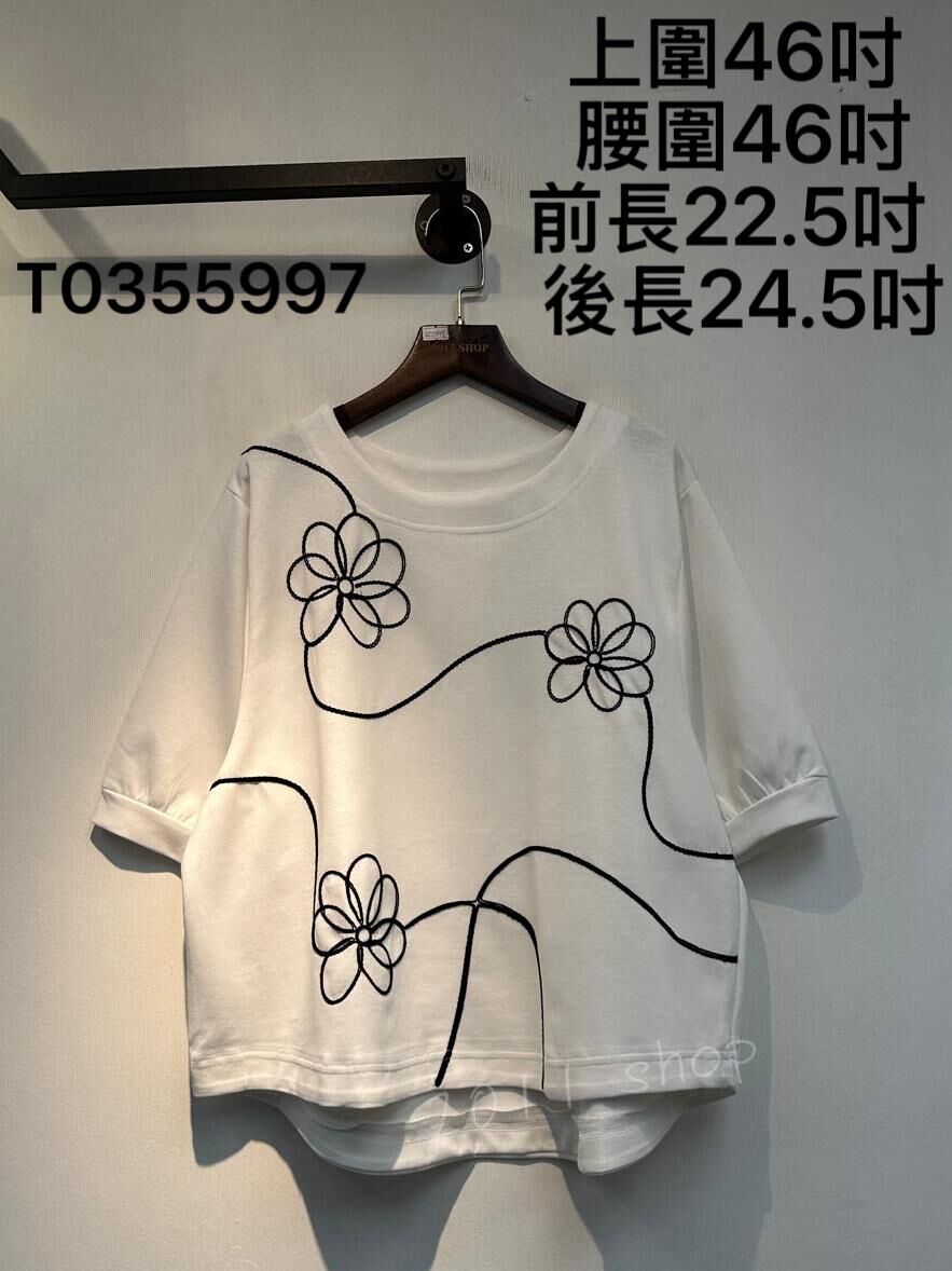 前短後長刺繡花花TOP  上圍46吋  腰圍46吋 前長22.5吋  後長24.5吋  T0355997