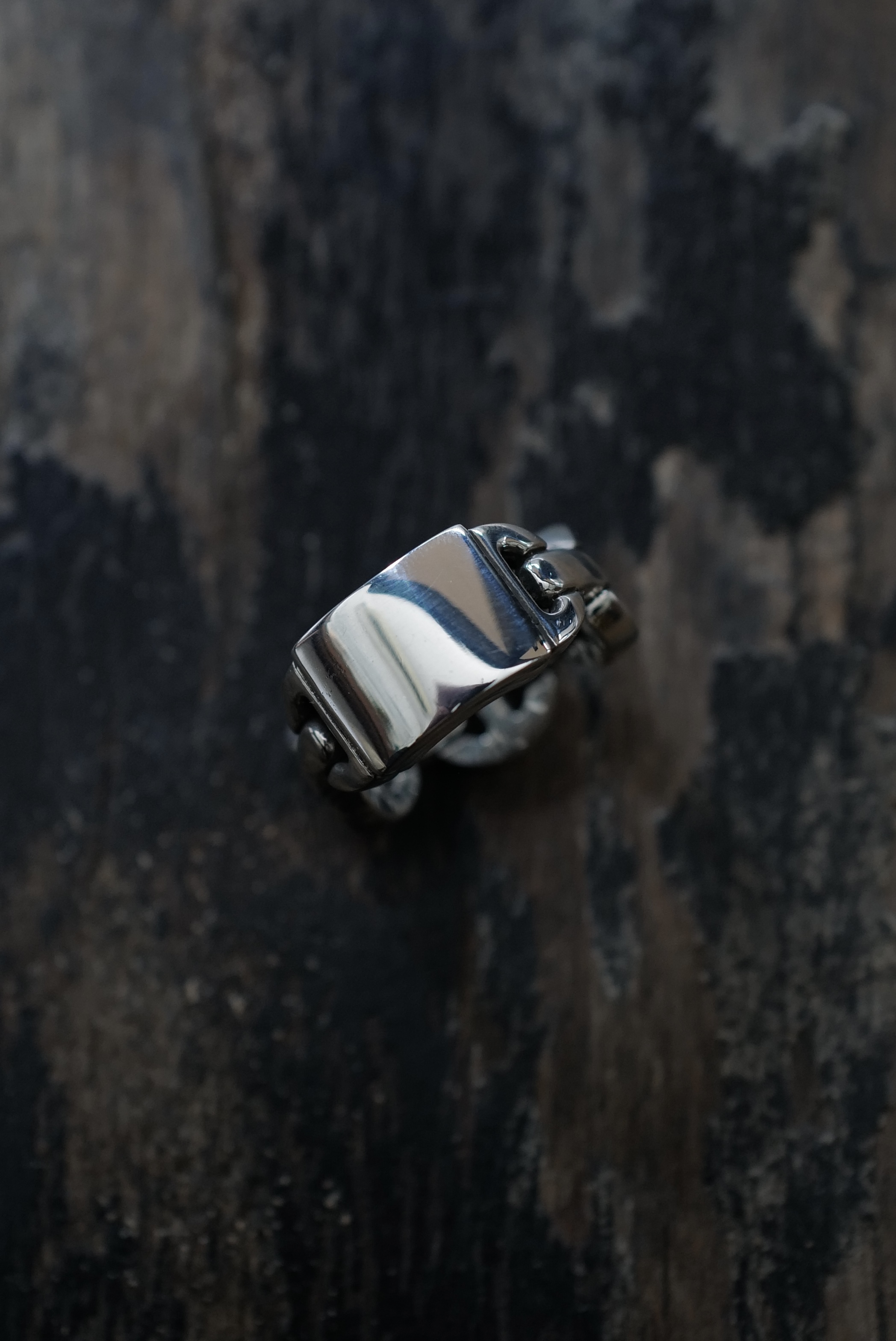 HB005M-Monogram Classic Tri-link Ring