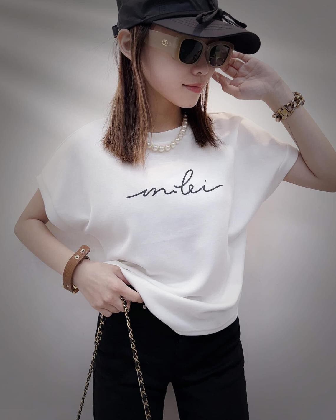 【質感百搭的草寫字母造型棉tee】（現貨）