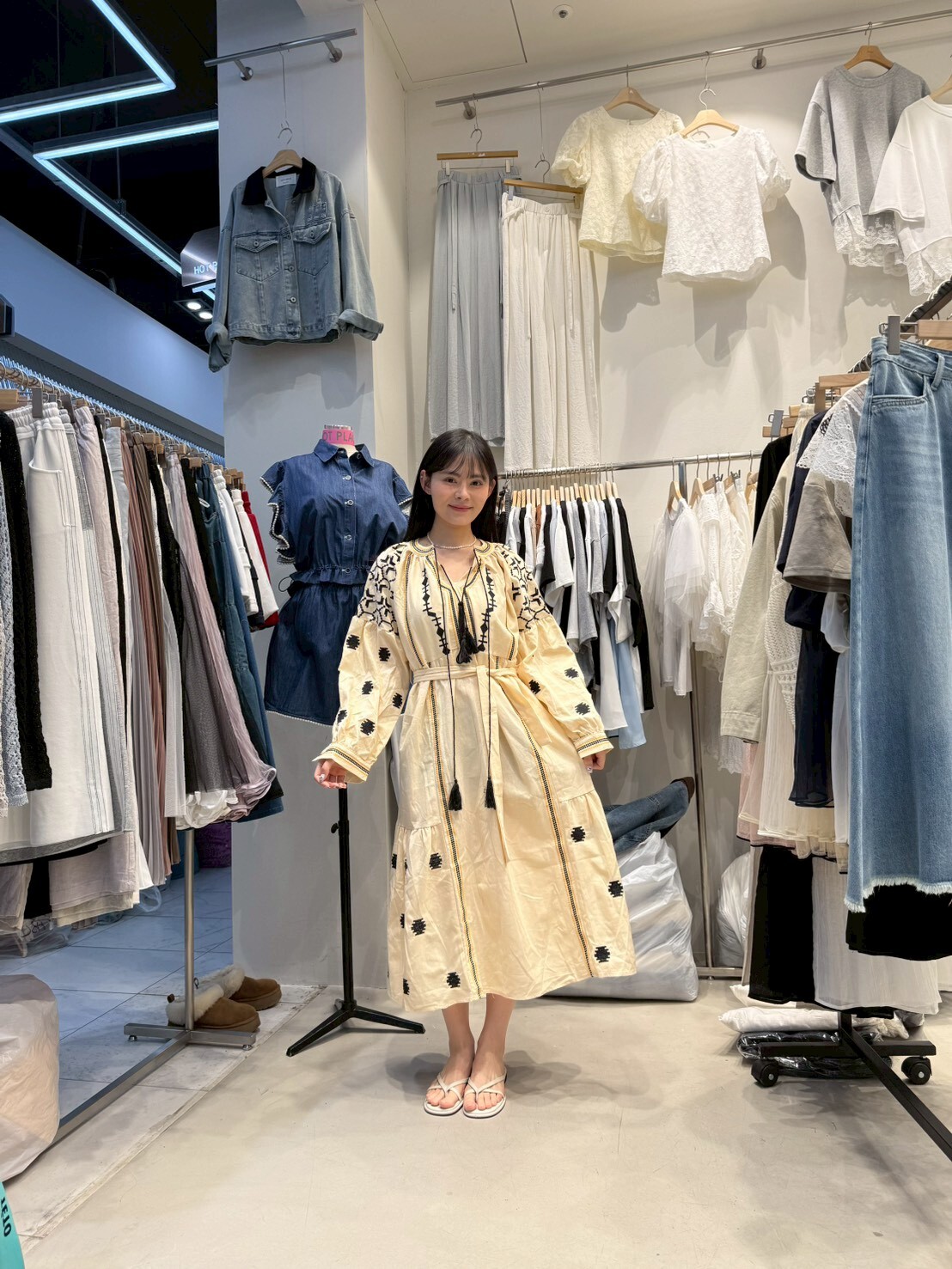 HP6011 東南亞刺繡米色連身裙