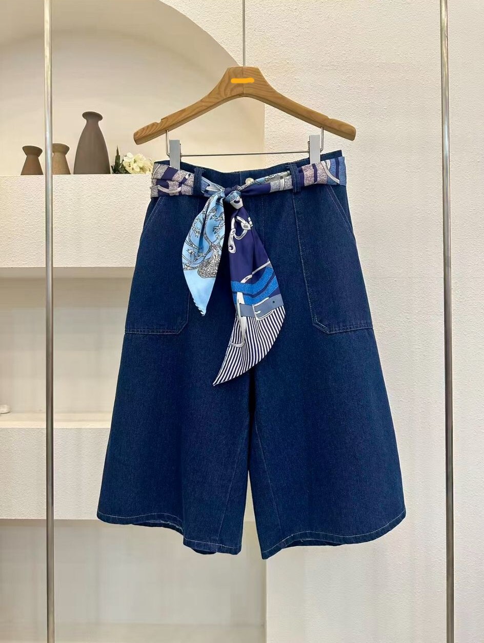 BM05 褲  腰26-32  HIP 46 長25 $409 (一口價)