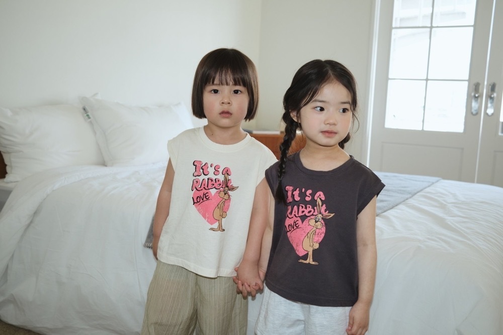 Lala land 愛心兔兔落肩背心 / 2色