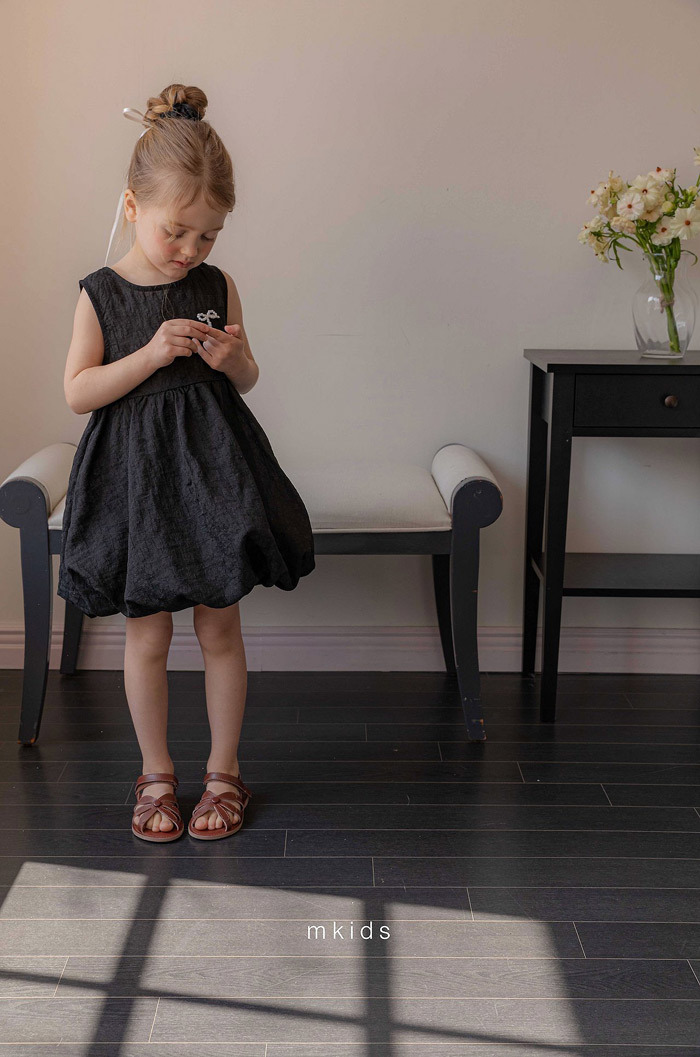 正韓夏mkids 兩色珍珠蝴蝶結花苞洋裝