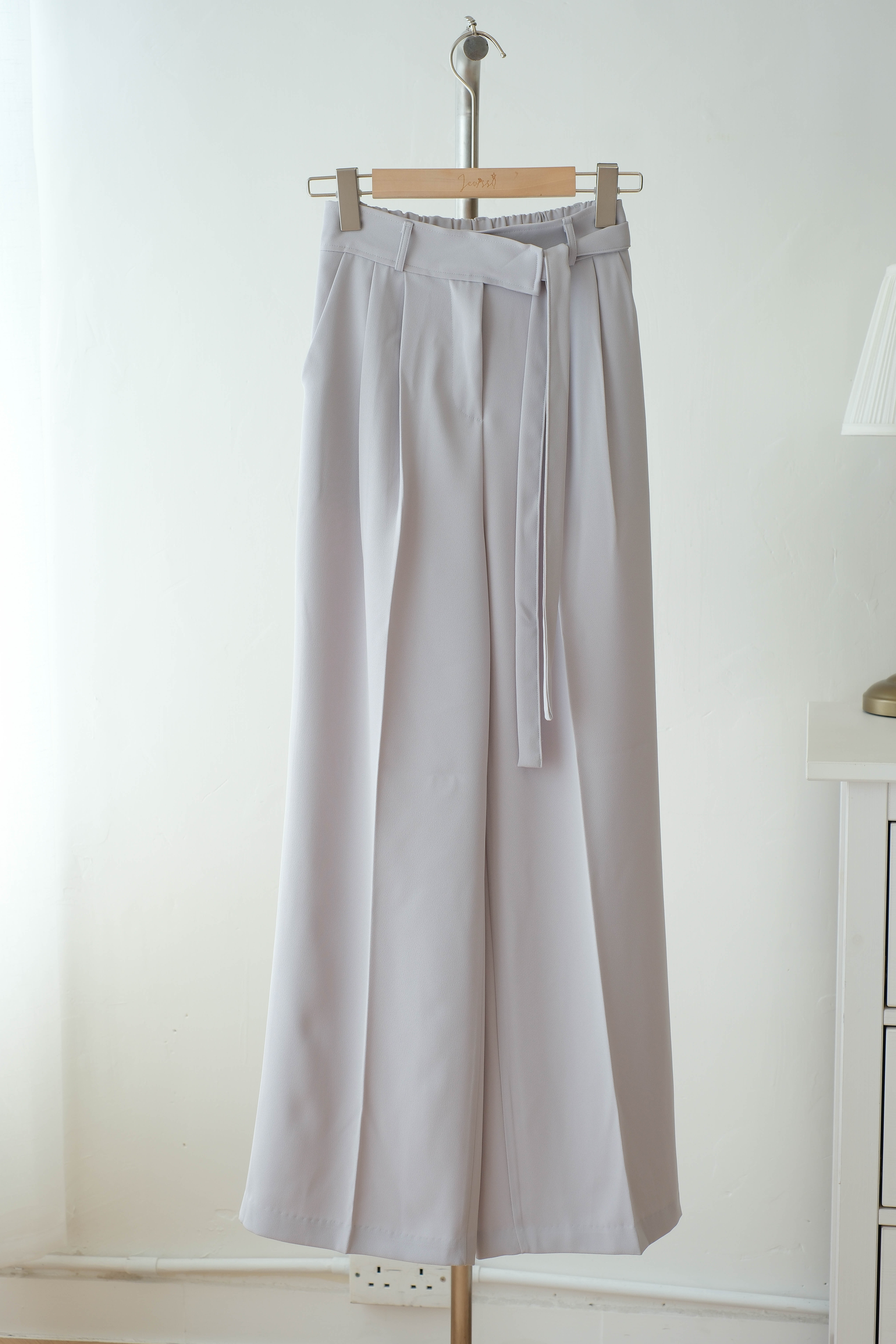 完美腿形！簡約俐落修形直腳褲 (灰藍/米白/純白/深灰/黑)  BT490