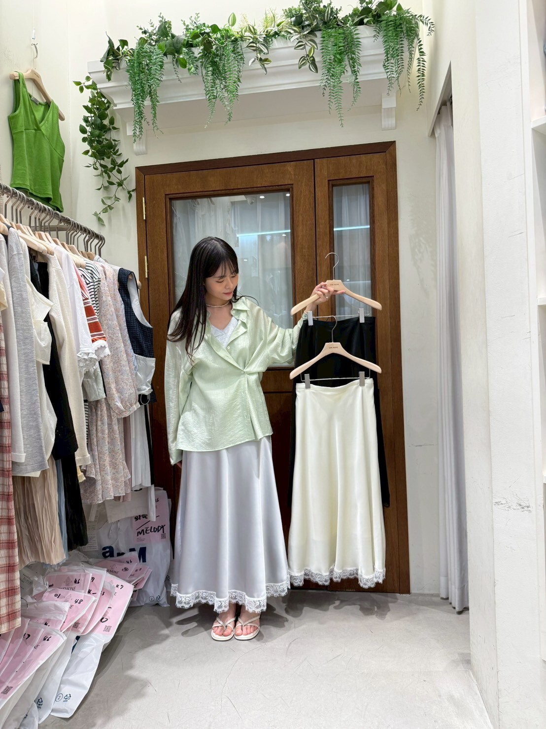 OM6005  蕾絲裙邊醋酸長裙