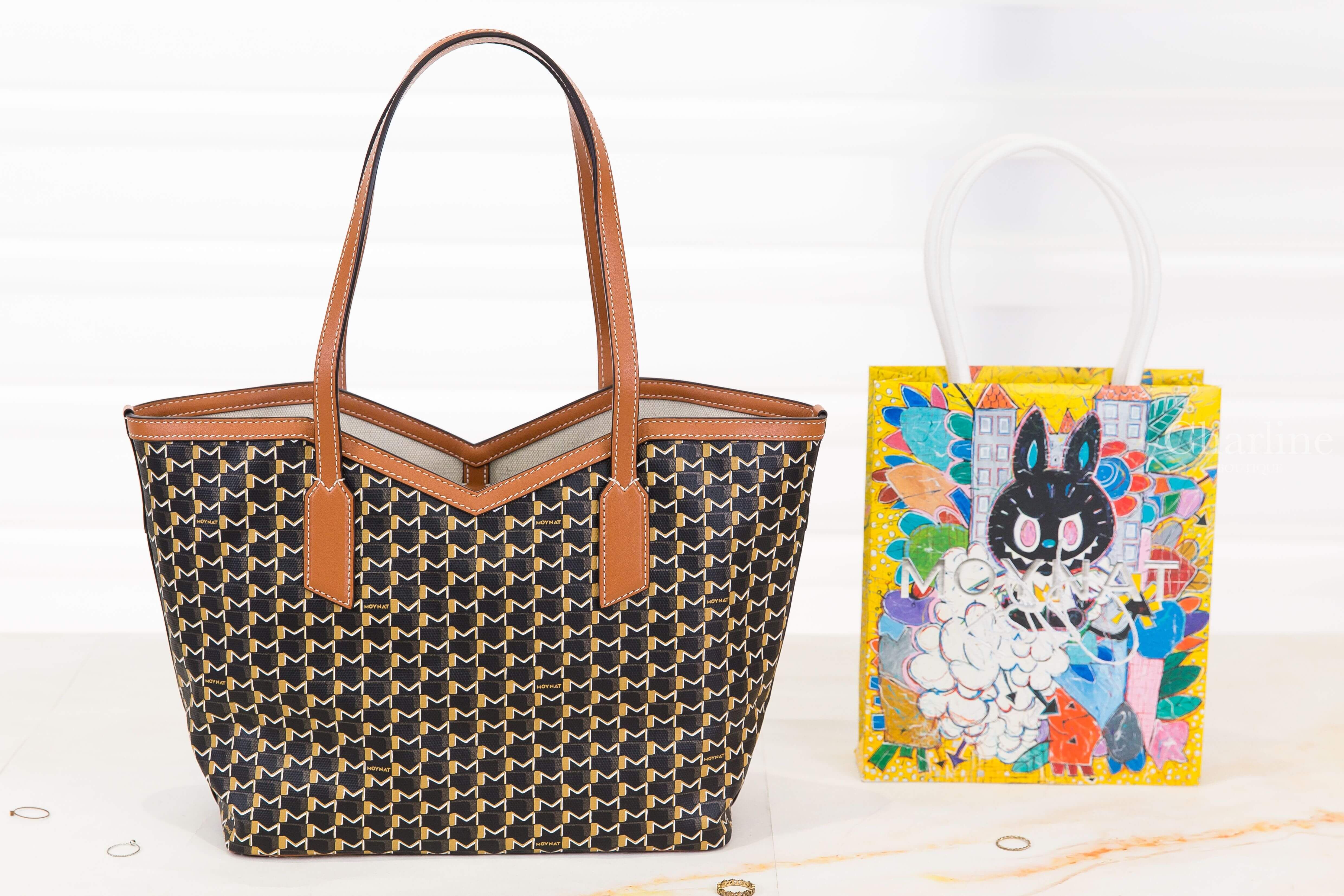 Moynat Moynat Kasing Lung M Tote PM 聯名款黑色老花帆布拼棕色小牛皮滾邊同色提把彩色Labubu小型無拉鍊托特包-Charline Boutique 精品代購