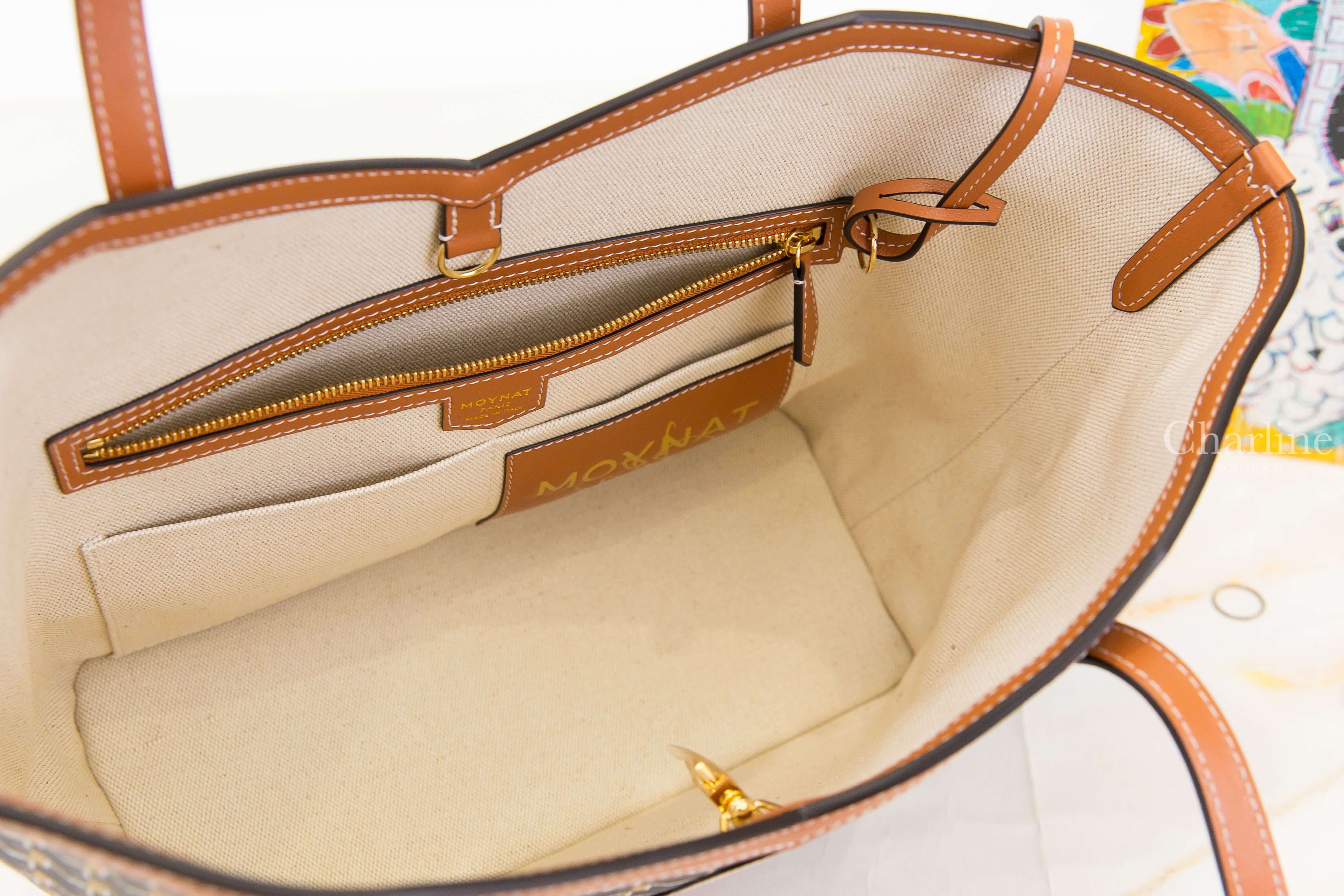 Moynat Moynat Kasing Lung M Tote PM 聯名款黑色老花帆布拼棕色小牛皮滾邊同色提把彩色Labubu小型無拉鍊托特包-Charline Boutique 精品代購