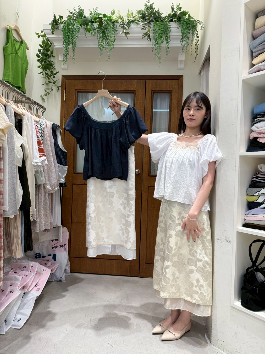 OM6021 圍邊方領泡泡上衣