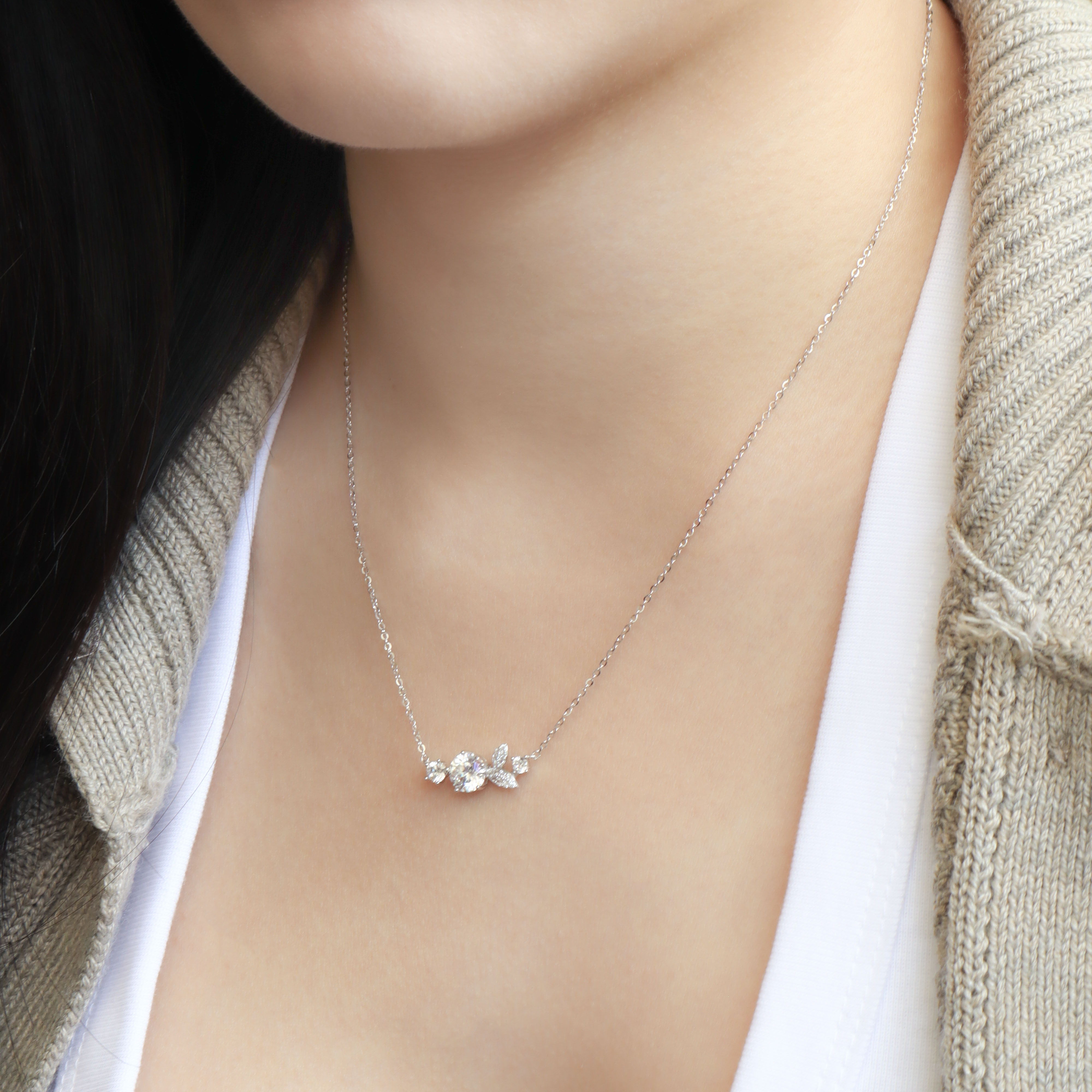 Silver/葉隙微光．莫桑石項鍊