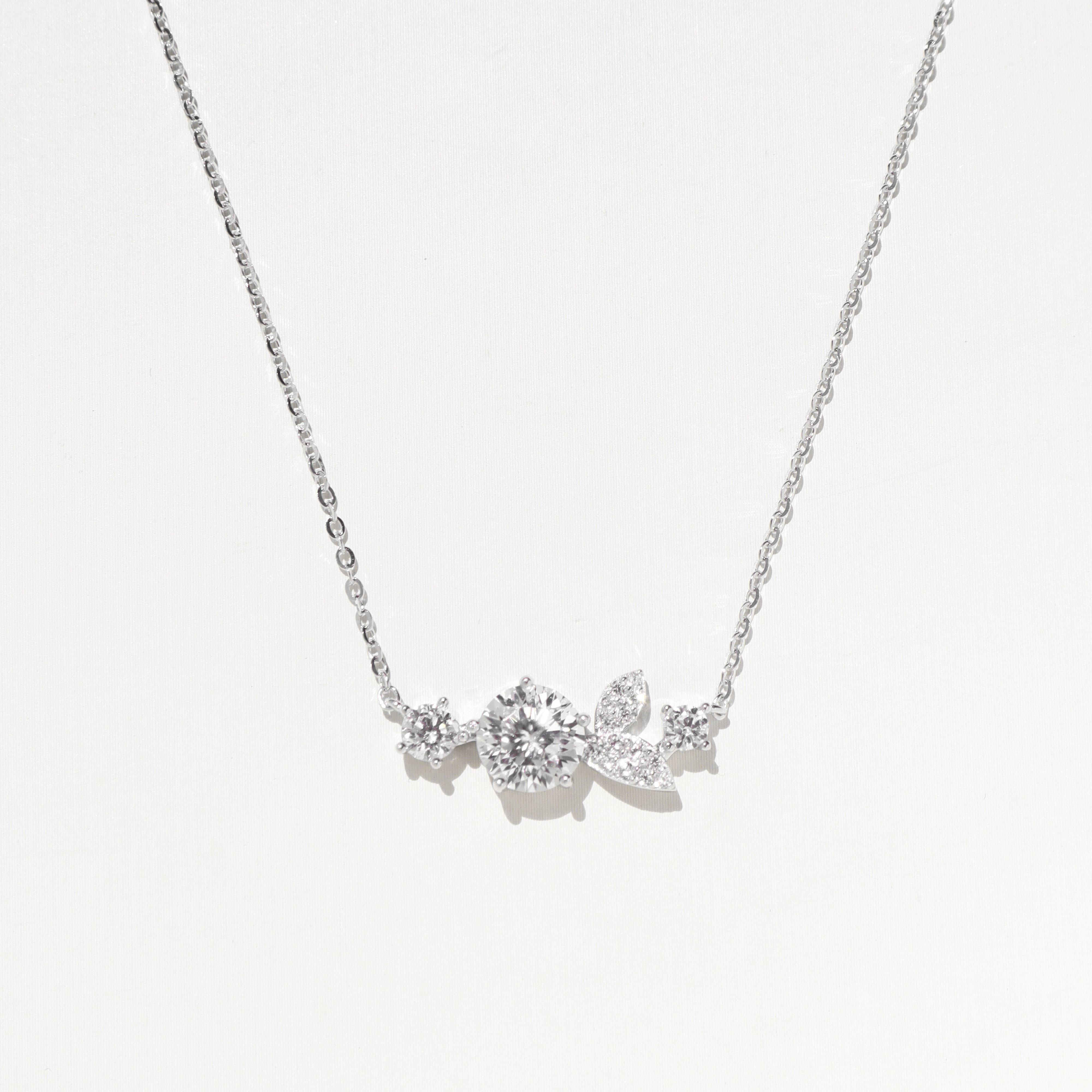 Silver/葉隙微光．莫桑石項鍊