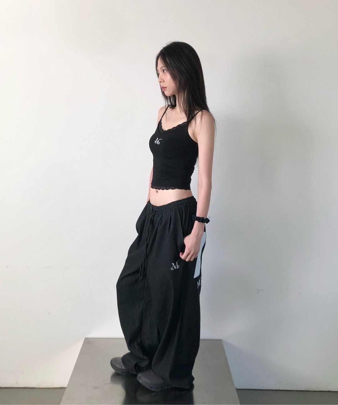 【4/10 - 4/12 週末優惠】韓國 MUCENT 修身剪裁 可調整 細肩帶 蕾絲 背心 三色