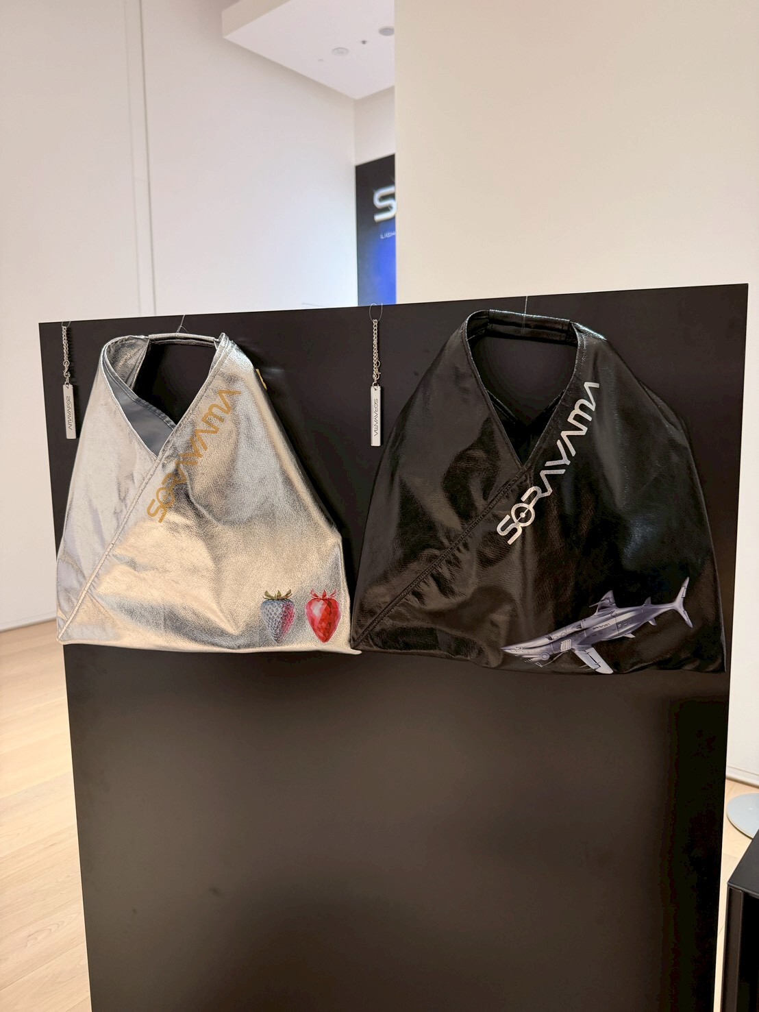 獨家現貨 空山基 展場限定 機械鯊魚 黑銀托特包