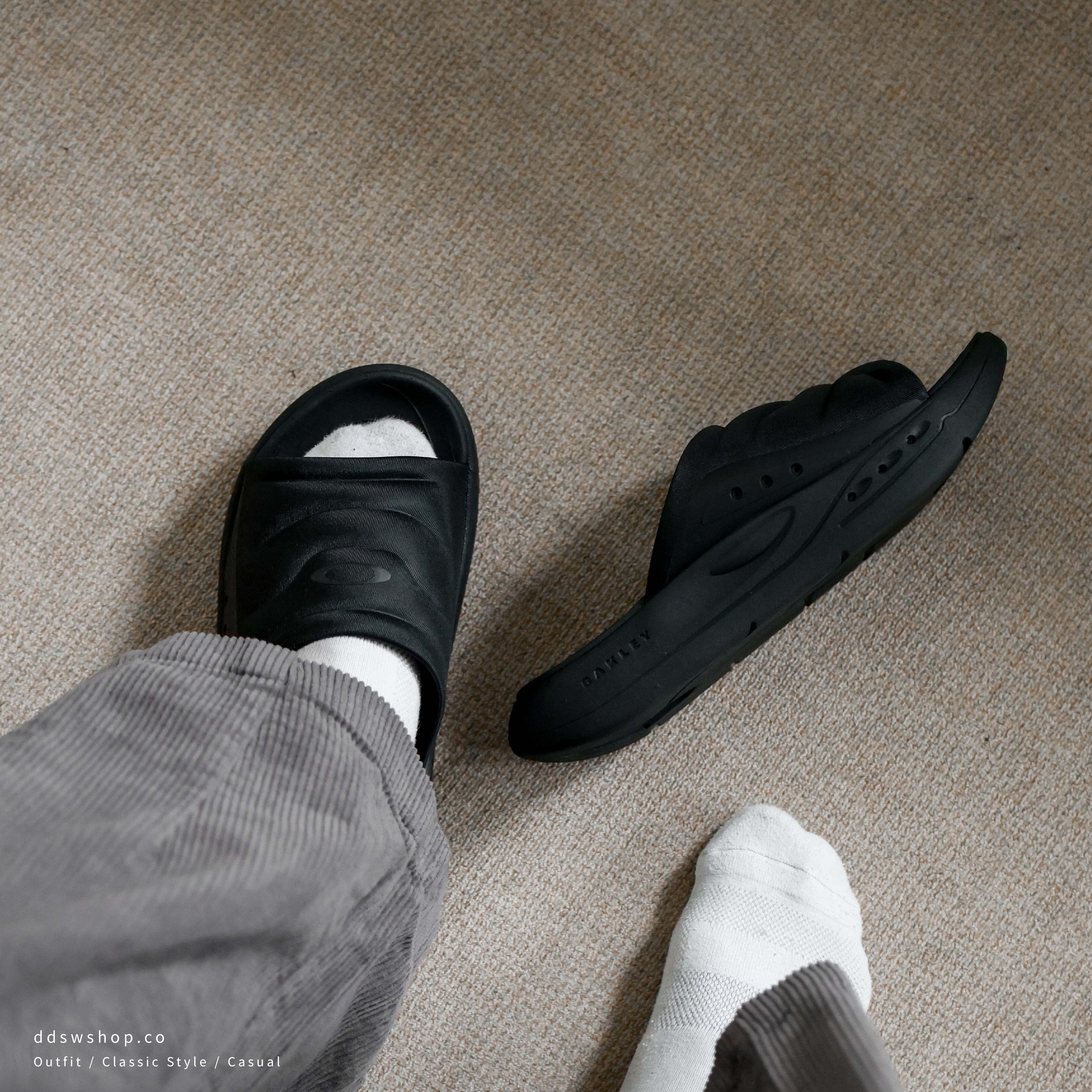 "代購" OAKLEY STUDIO SLIDE 日本發售 黑灰色 米色