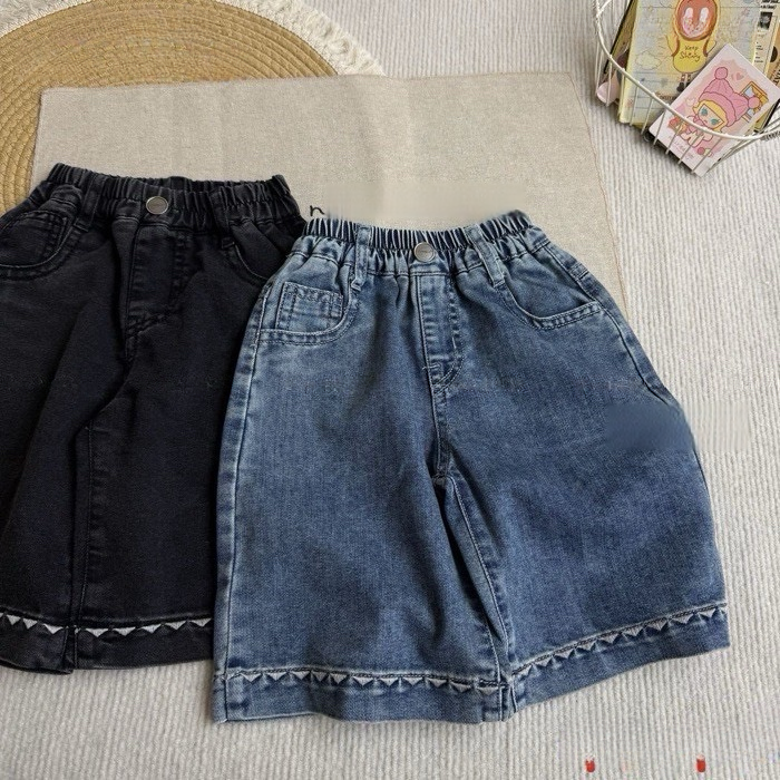 刺繡三角形滾邊牛仔短褲