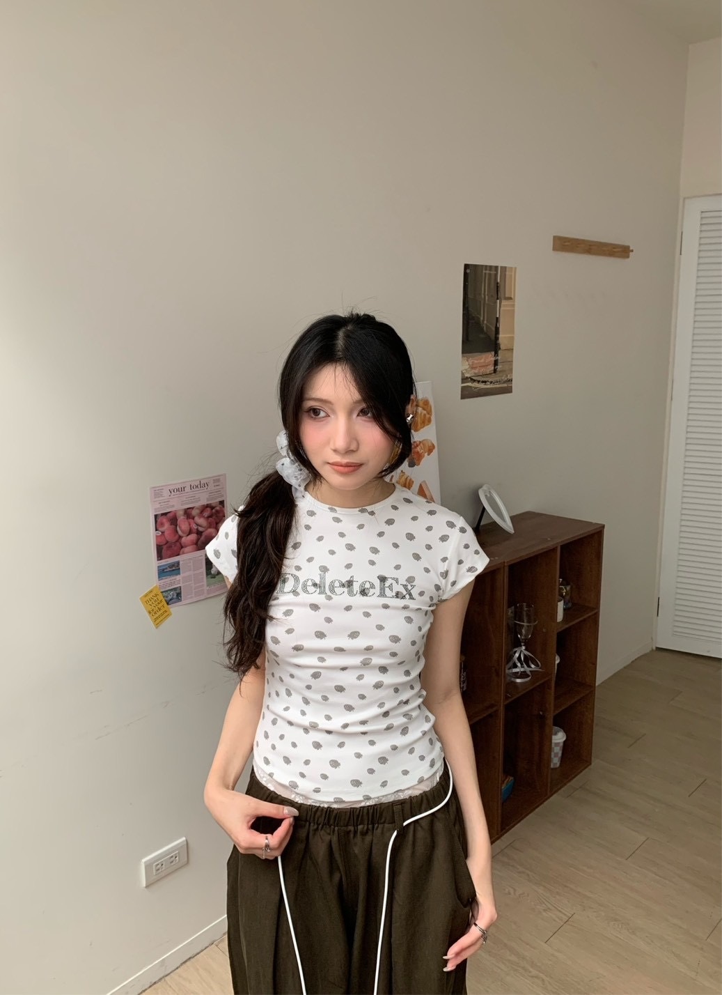 B159草莓燙鑽短袖上衣