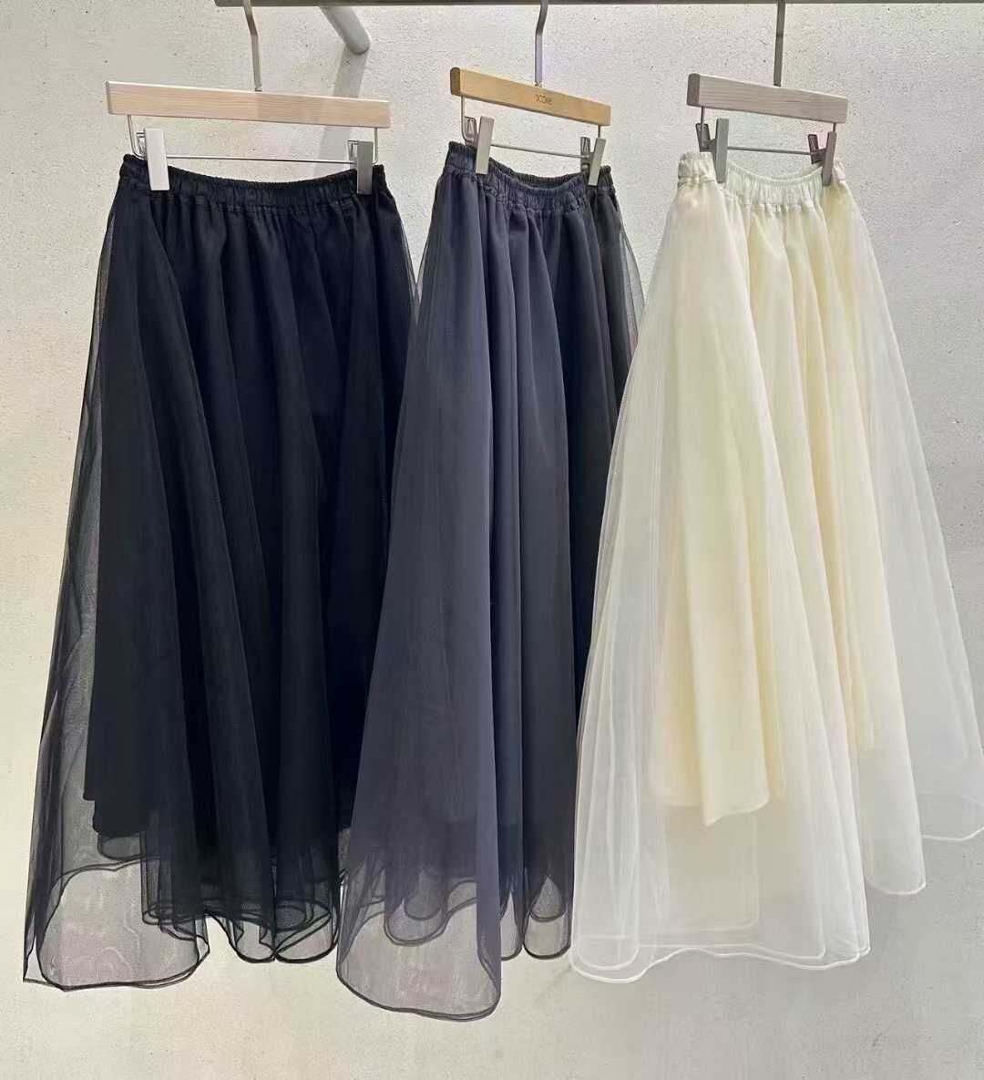 SC42  橡根裙  腰 24-42 Hip 66 長33 $499 (一口價)