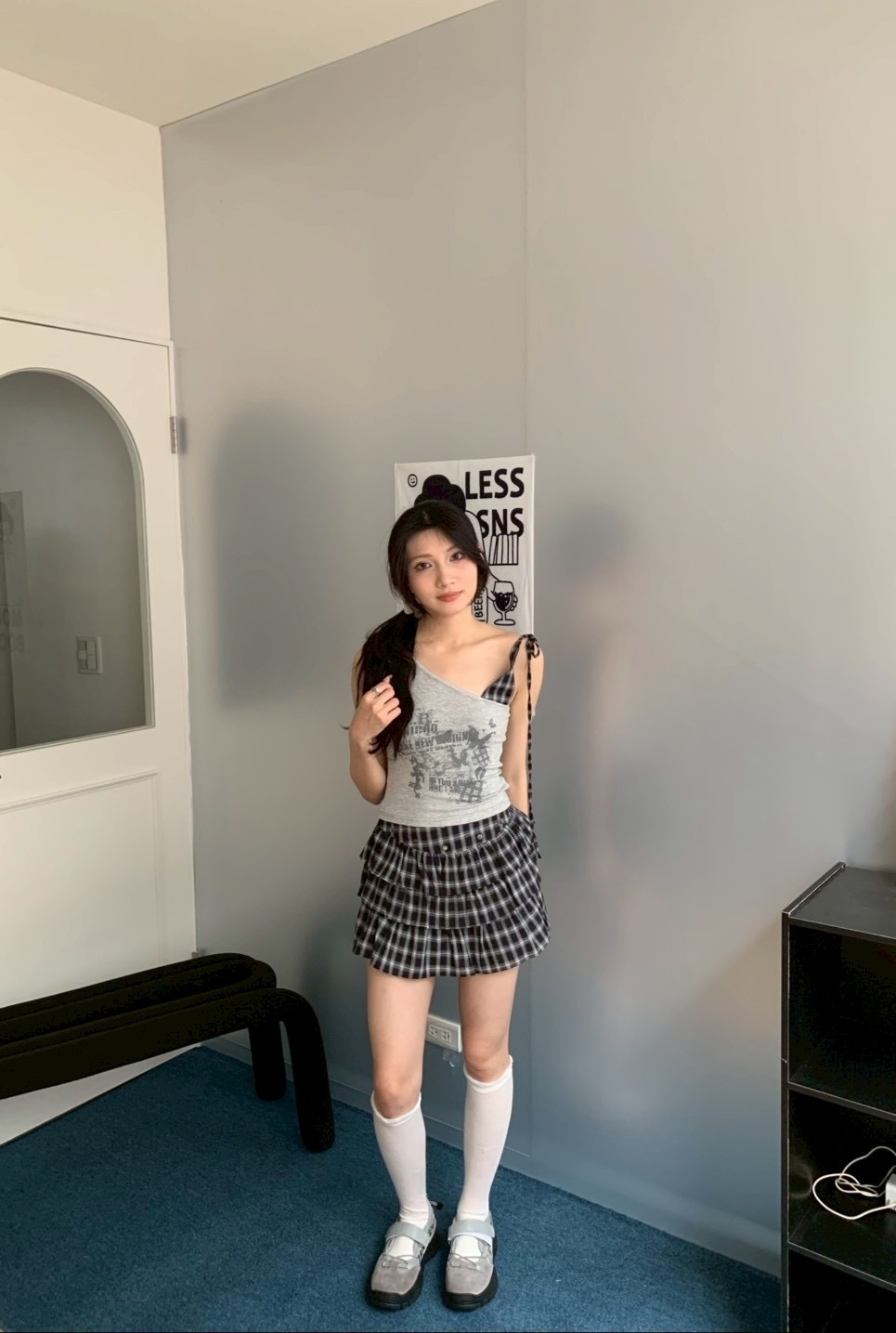 B166復古辣妹卯釘格紋短裙