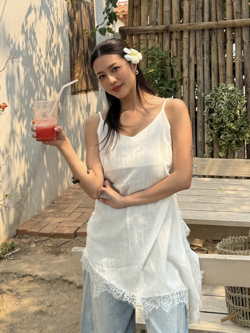 A3379-斜擺蕾絲細肩背心