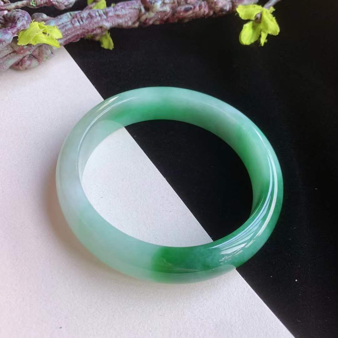 冰種膠潤飄陽綠翡翠正圈手鐲,天然翡翠A玉, 緬甸玉, Jade, Jadeite