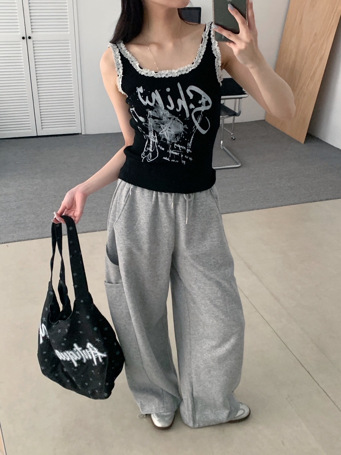 B138帥氣撞蕾絲噴漆設計背心