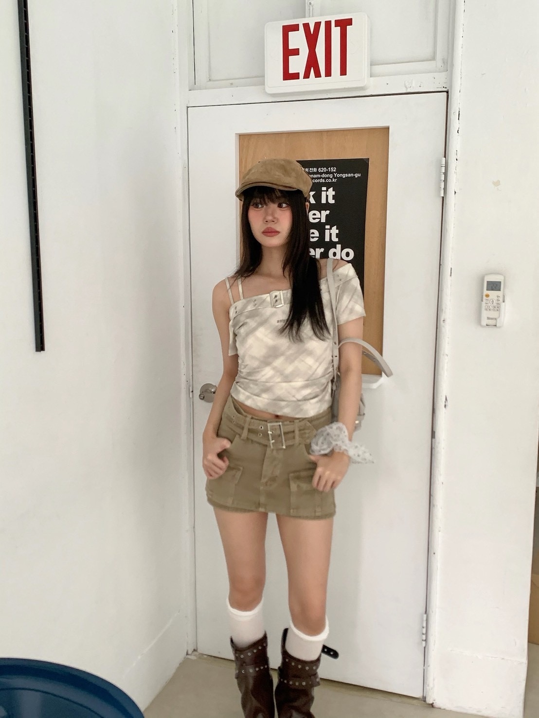 B155溫柔格紋斜肩上衣