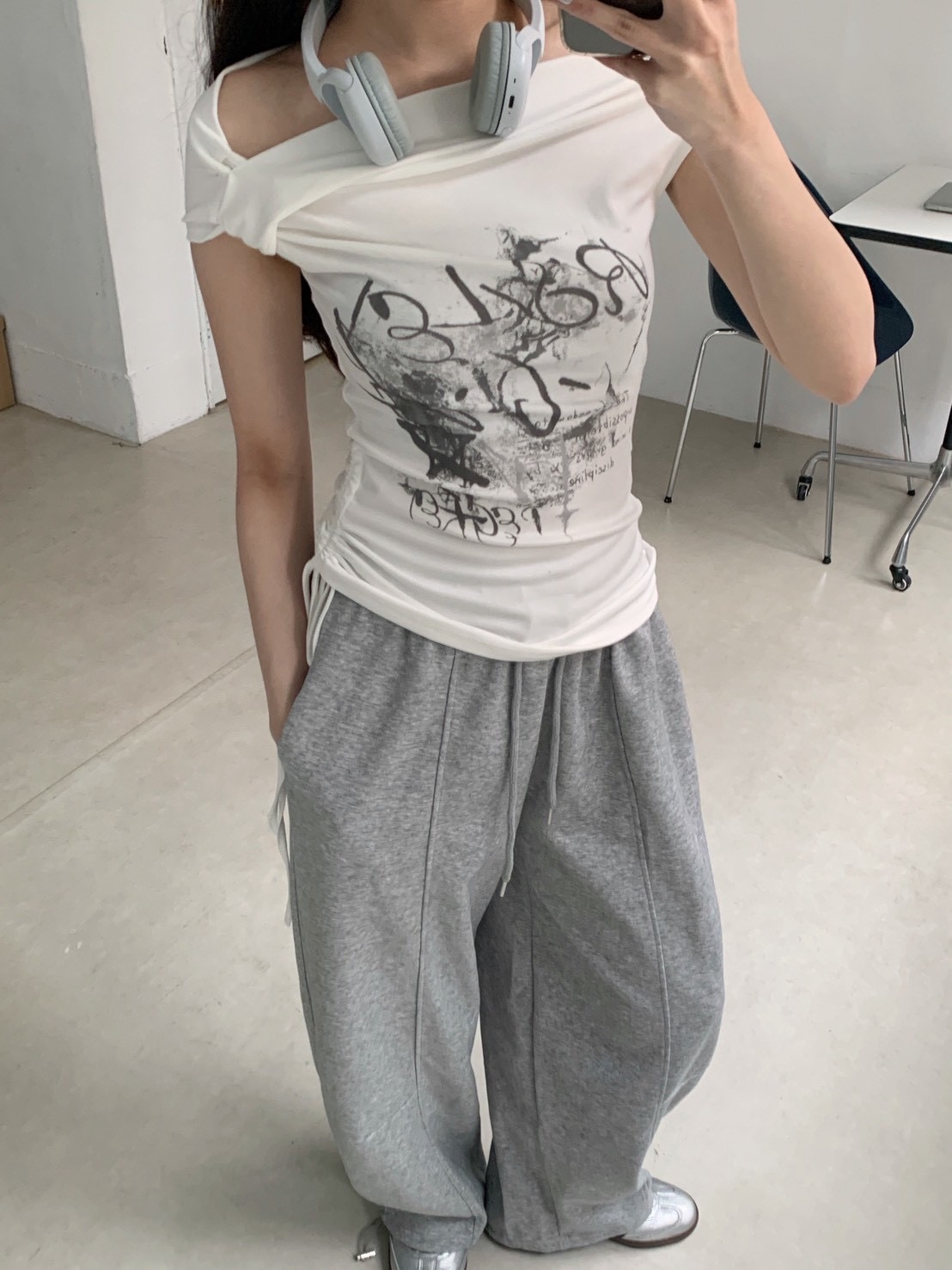 B167廢土感斜抓皺背心上衣