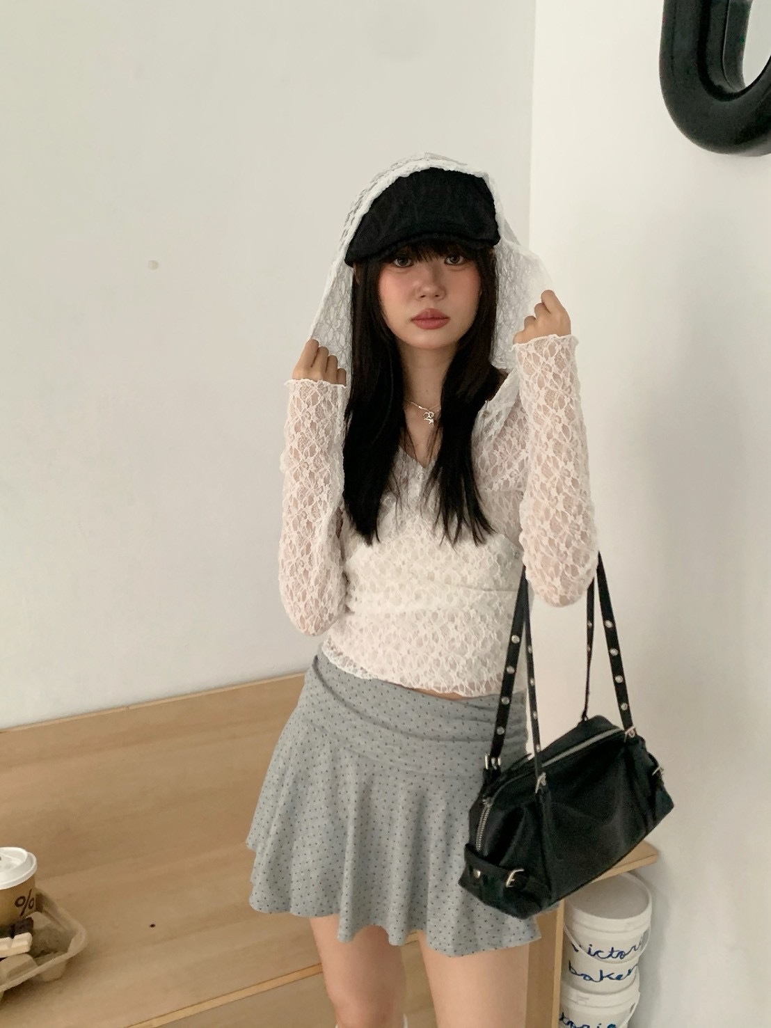 B195溫柔交叉設計蕾絲連帽長袖