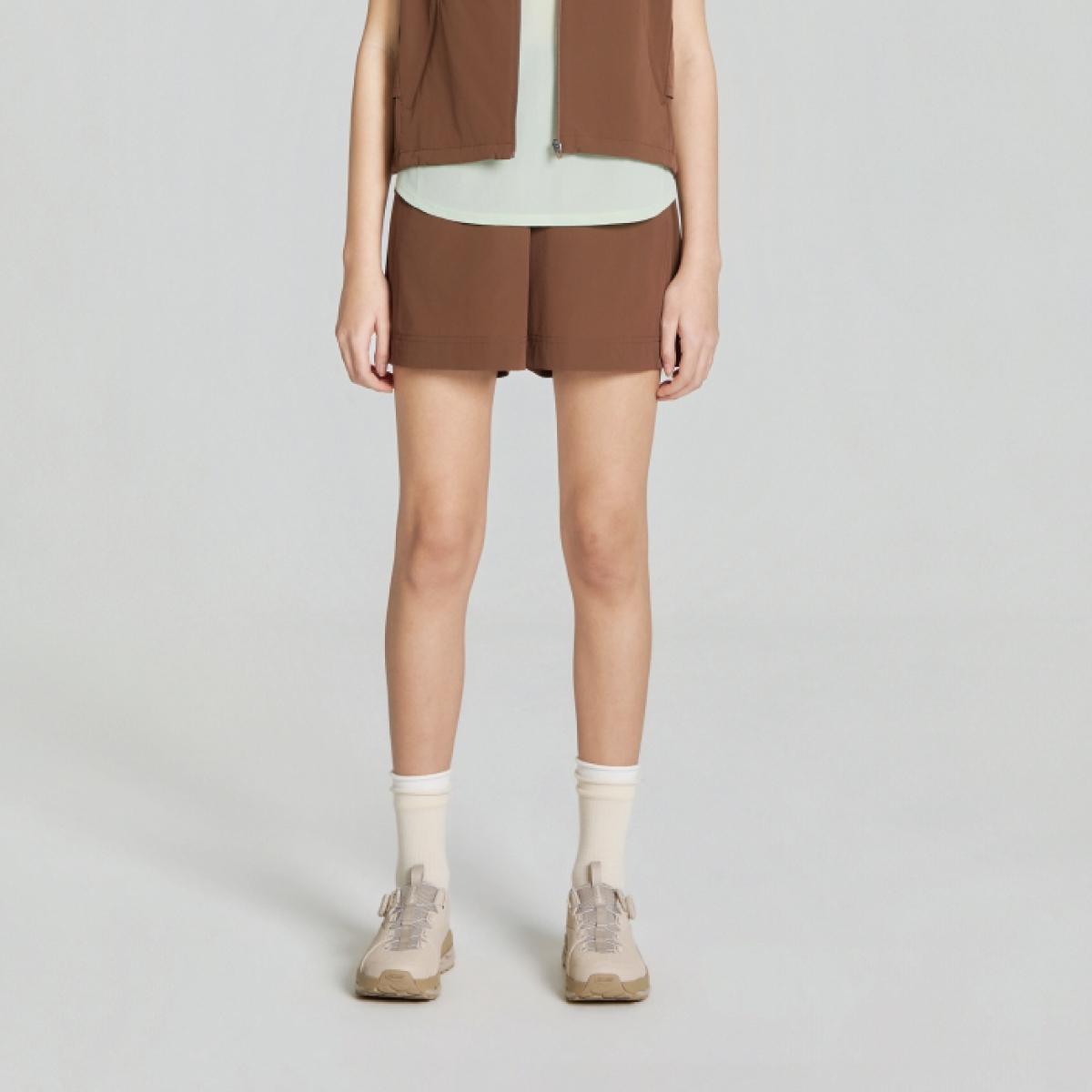 【EIDER】女Momentum輕量透氣短褲/26EDWM26308-[可可棕、經典黑]