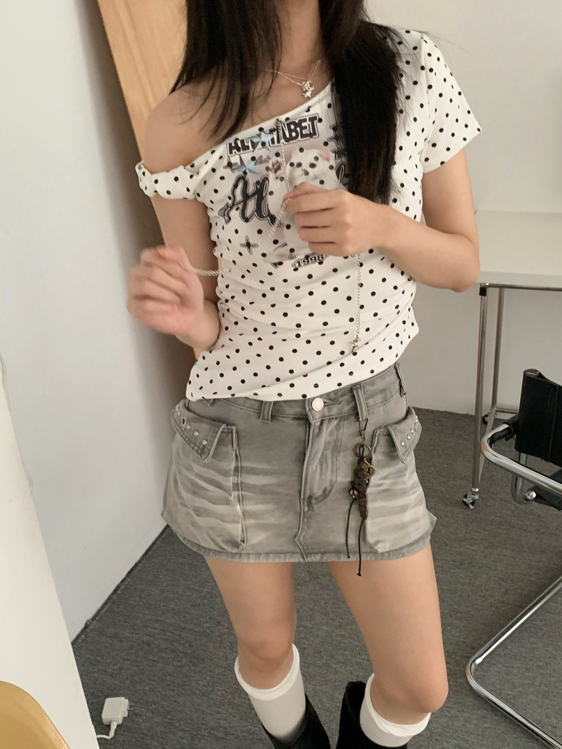 B136復古刷舊感工裝A字短裙(附吊飾)