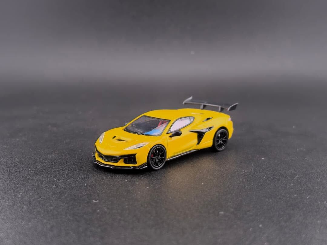 預訂:1/64 FineWorks64 Chevrolet Corvette C8 ZR1 Yellow with Black Top (黑頂) (FWCCC8Y )
