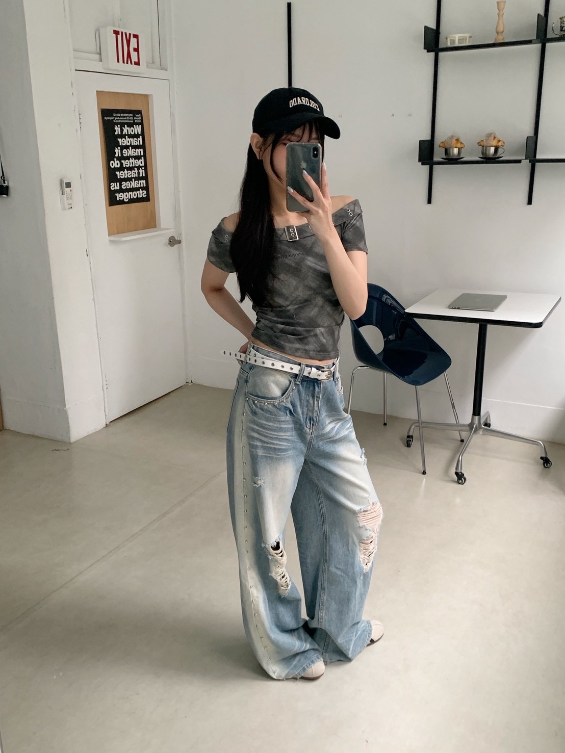 B182帥氣設計感卯釘刷破長褲