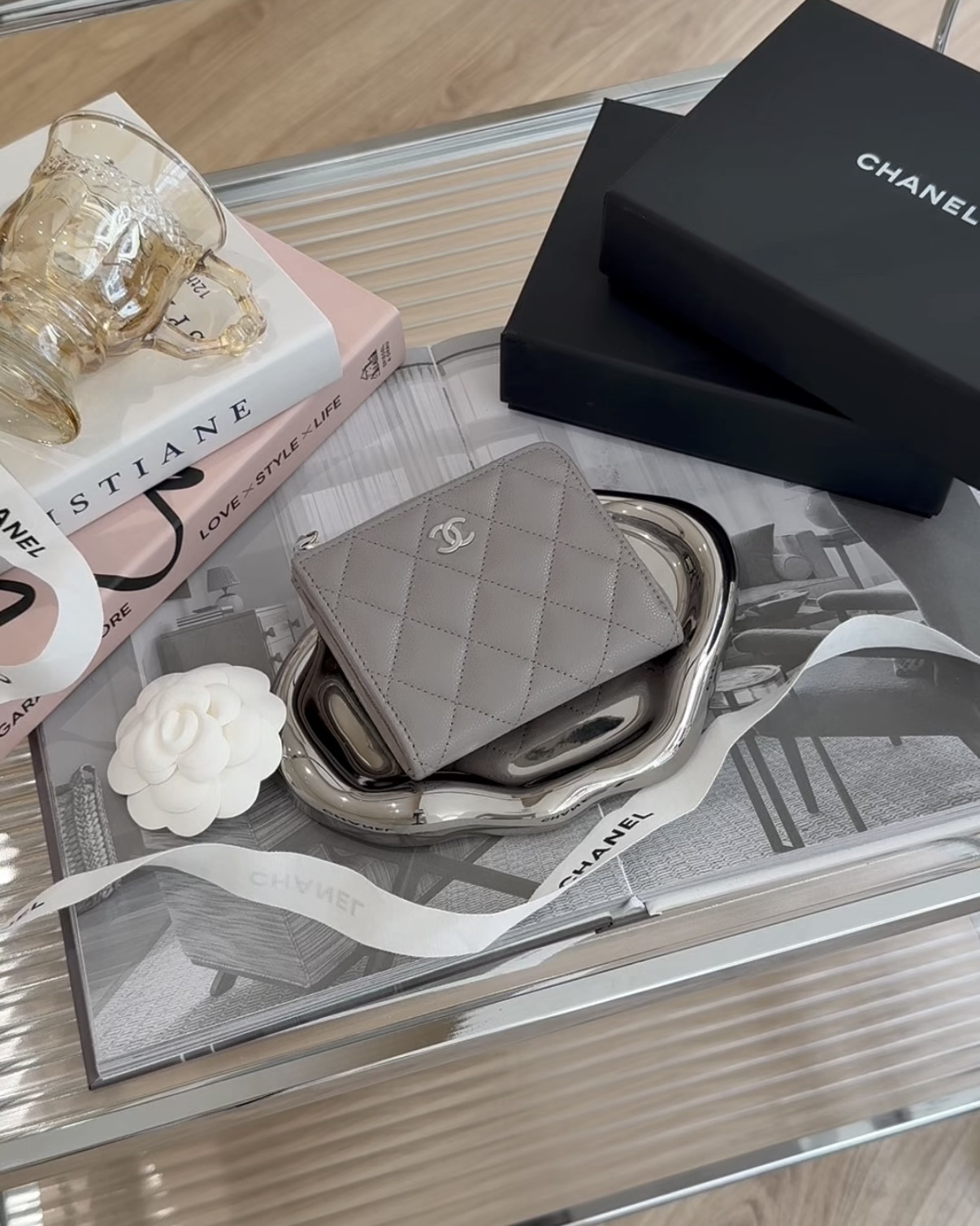 CHANEL｜荔枝L拉鍊短夾 深灰銀