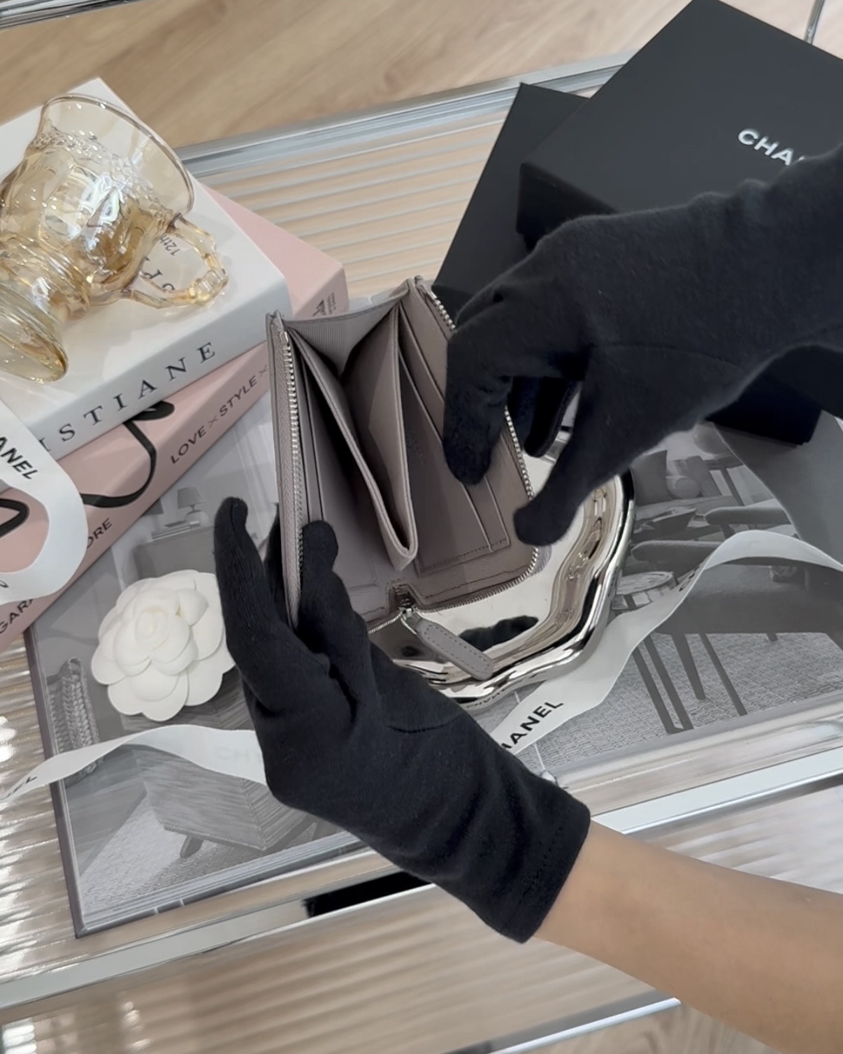 CHANEL｜荔枝L拉鍊短夾 深灰銀