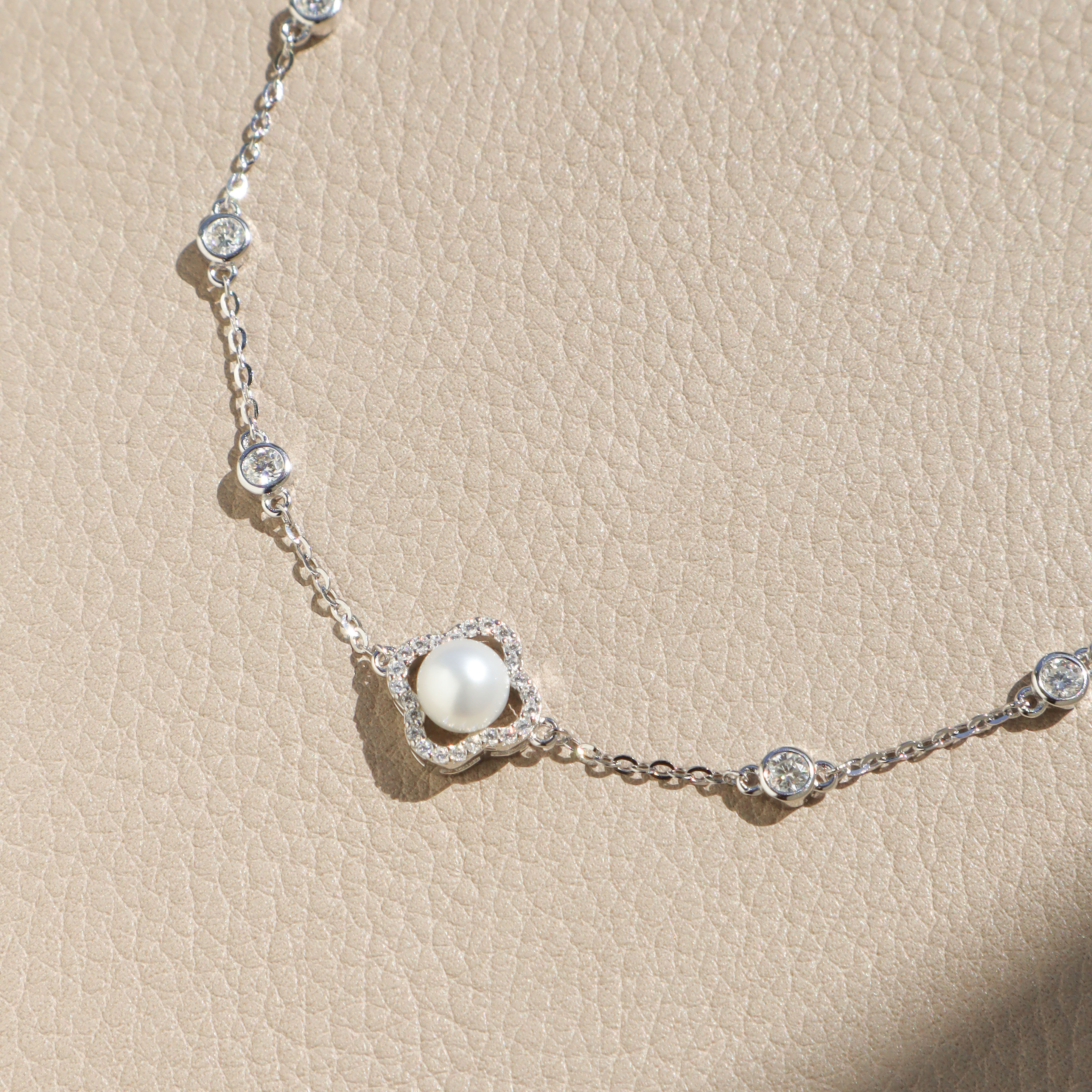 Silver/珍珠小花莫桑石手鍊