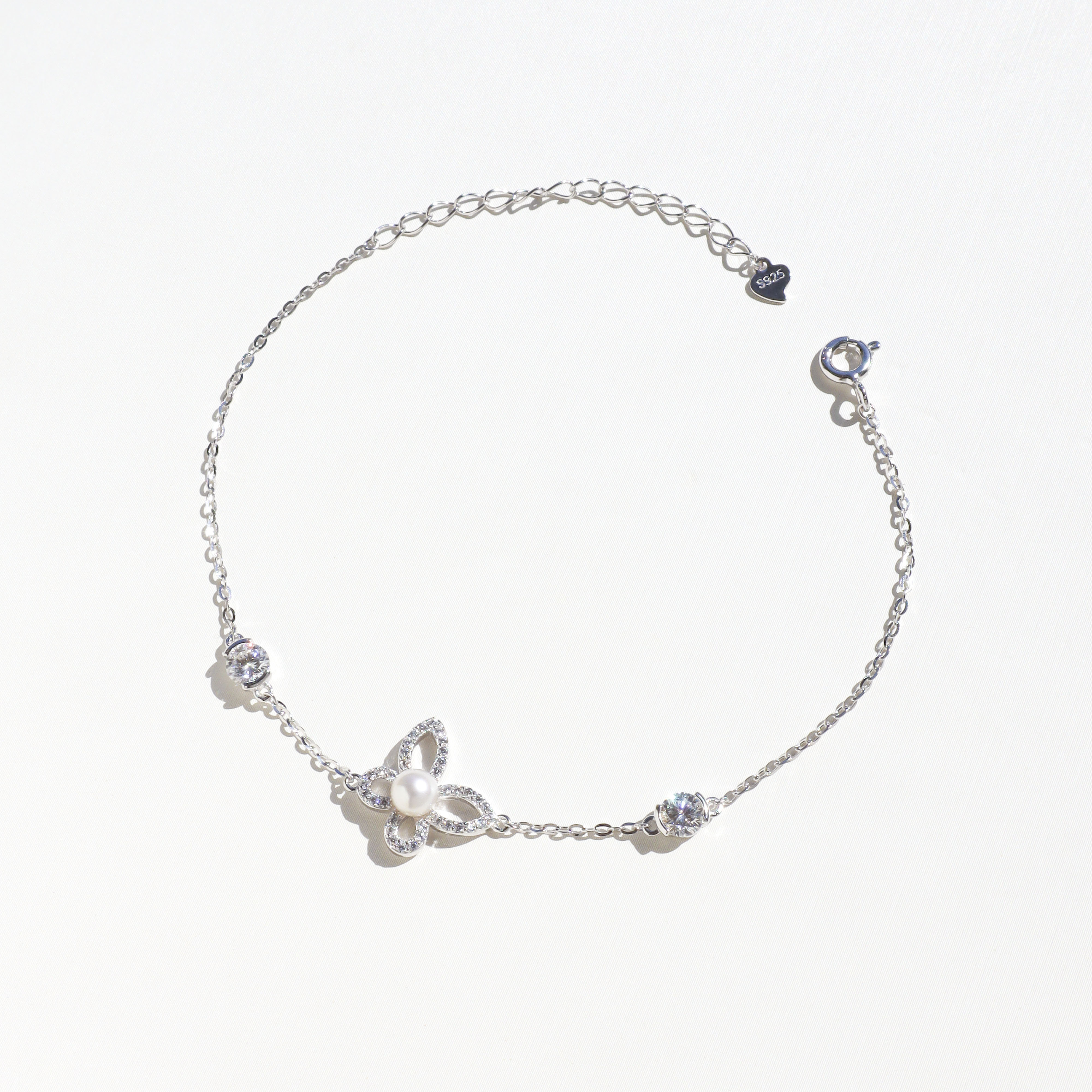 Silver/珍珠小蝶莫桑石手鍊