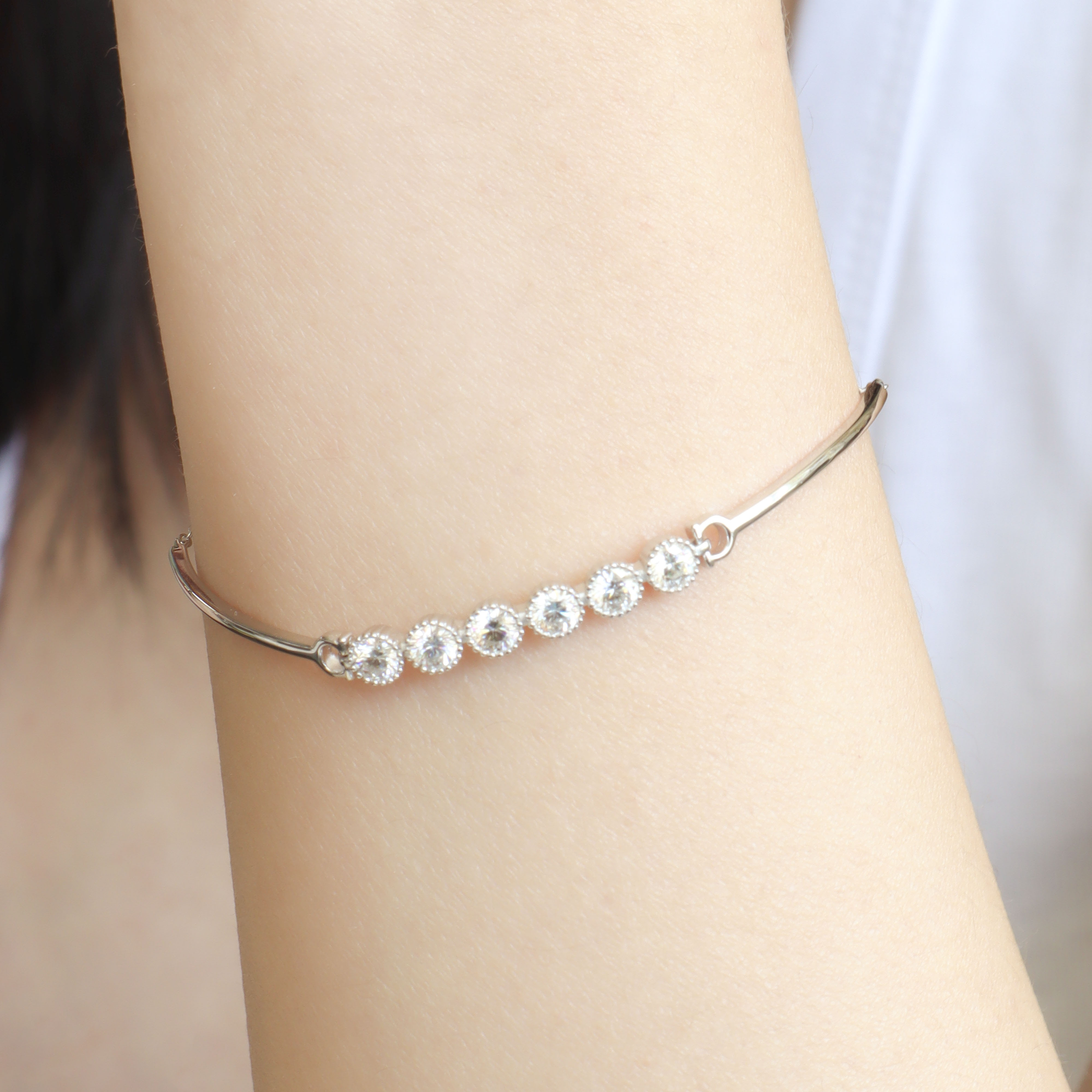 Silver/穀粒邊圓鑽莫桑石半鐲手鍊